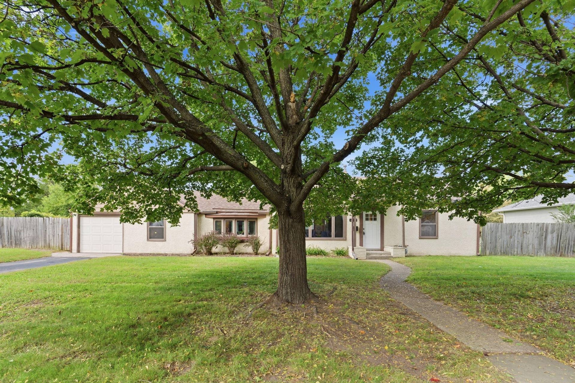 10112 Stevens Avenue S, Bloomington, MN 55420 3-web-or-mls-10112 Stevens Ave S-3.jpg