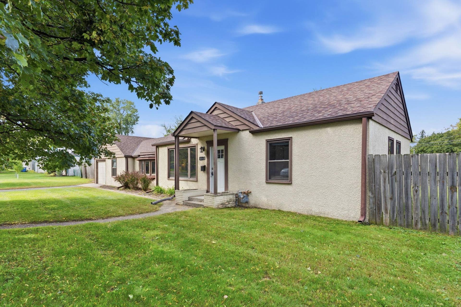 10112 Stevens Avenue S, Bloomington, MN 55420 4-web-or-mls-10112 Stevens Ave S-4.jpg