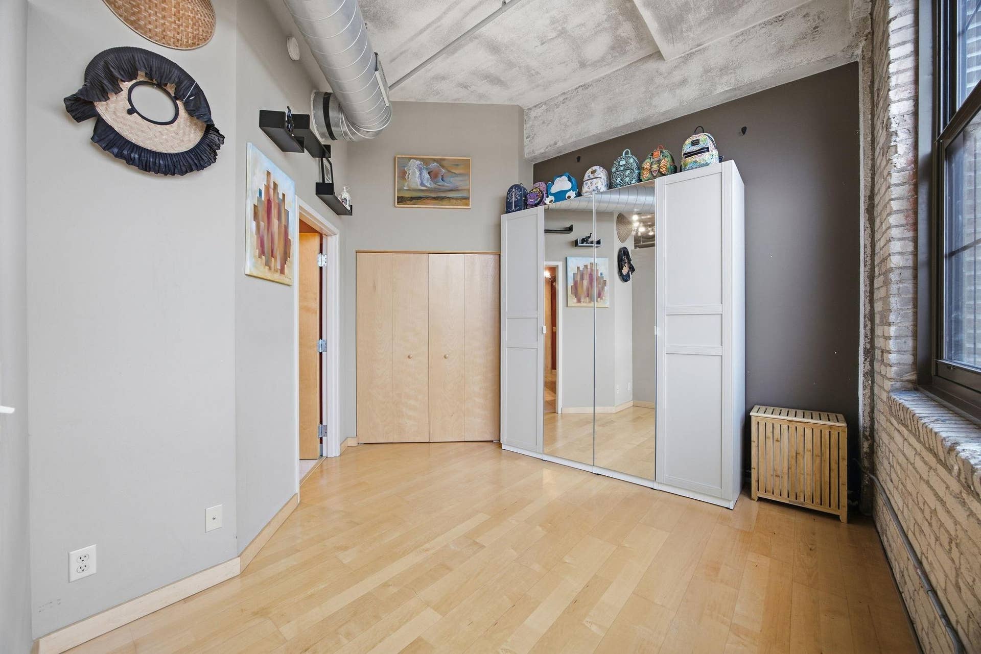 1901 E Hennepin Avenue, #303, 53, Minneapolis, MN 55413 Closet and Armoire