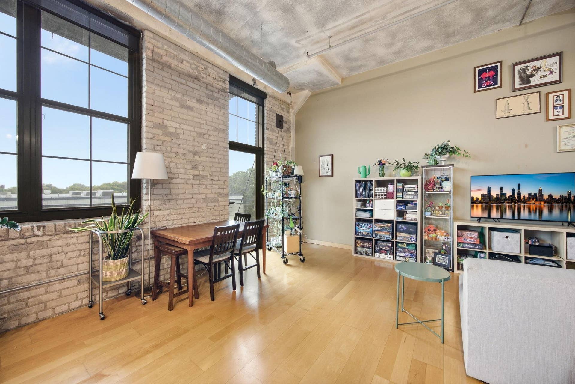 1901 E Hennepin Avenue, #303, 53, Minneapolis, MN 55413 Access to the balcony