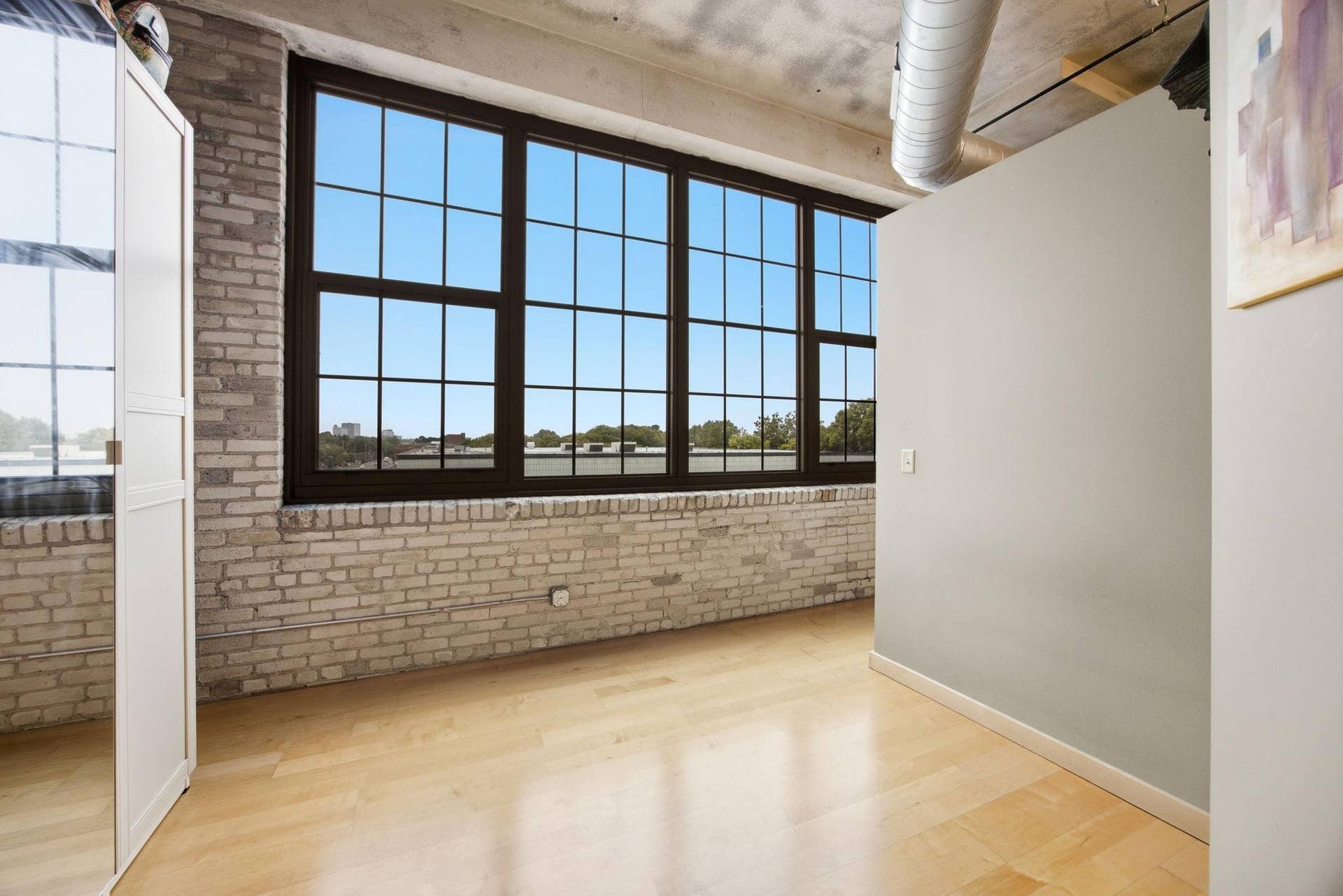 1901 E Hennepin Avenue, #303, 53, Minneapolis, MN 55413 Newer Windows