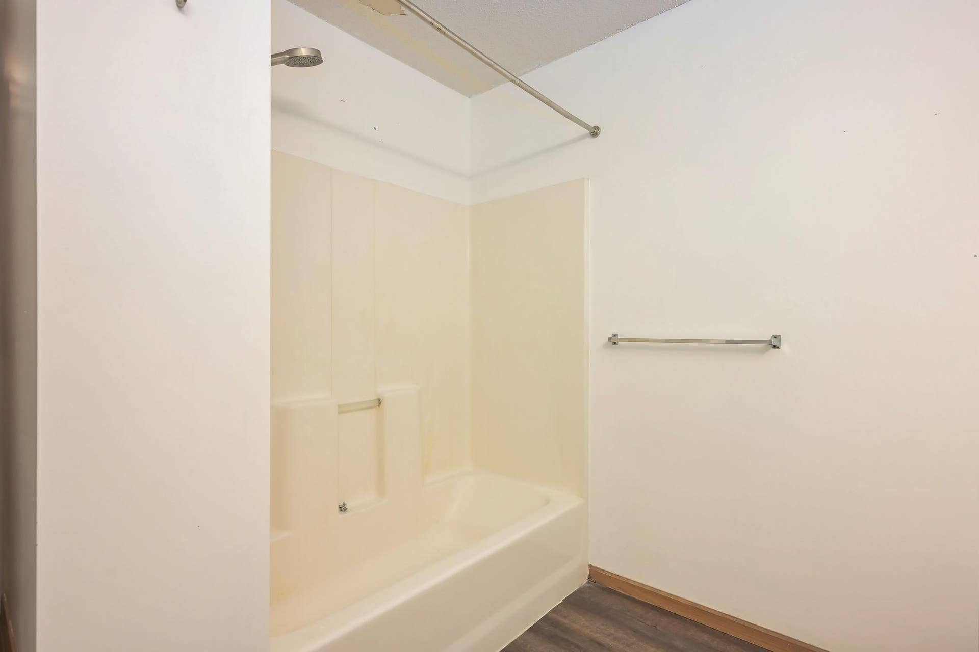 33-web-or-mls-Hickory Ln N1.jpeg