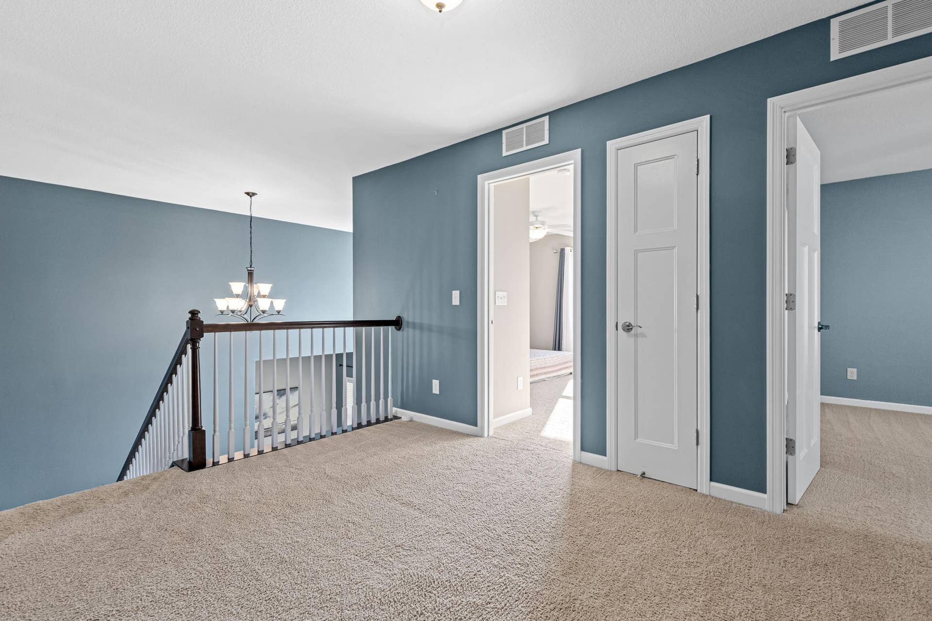626 Eastgate Parkway, Mahtomedi, MN 55115 Upper Level Loft Area