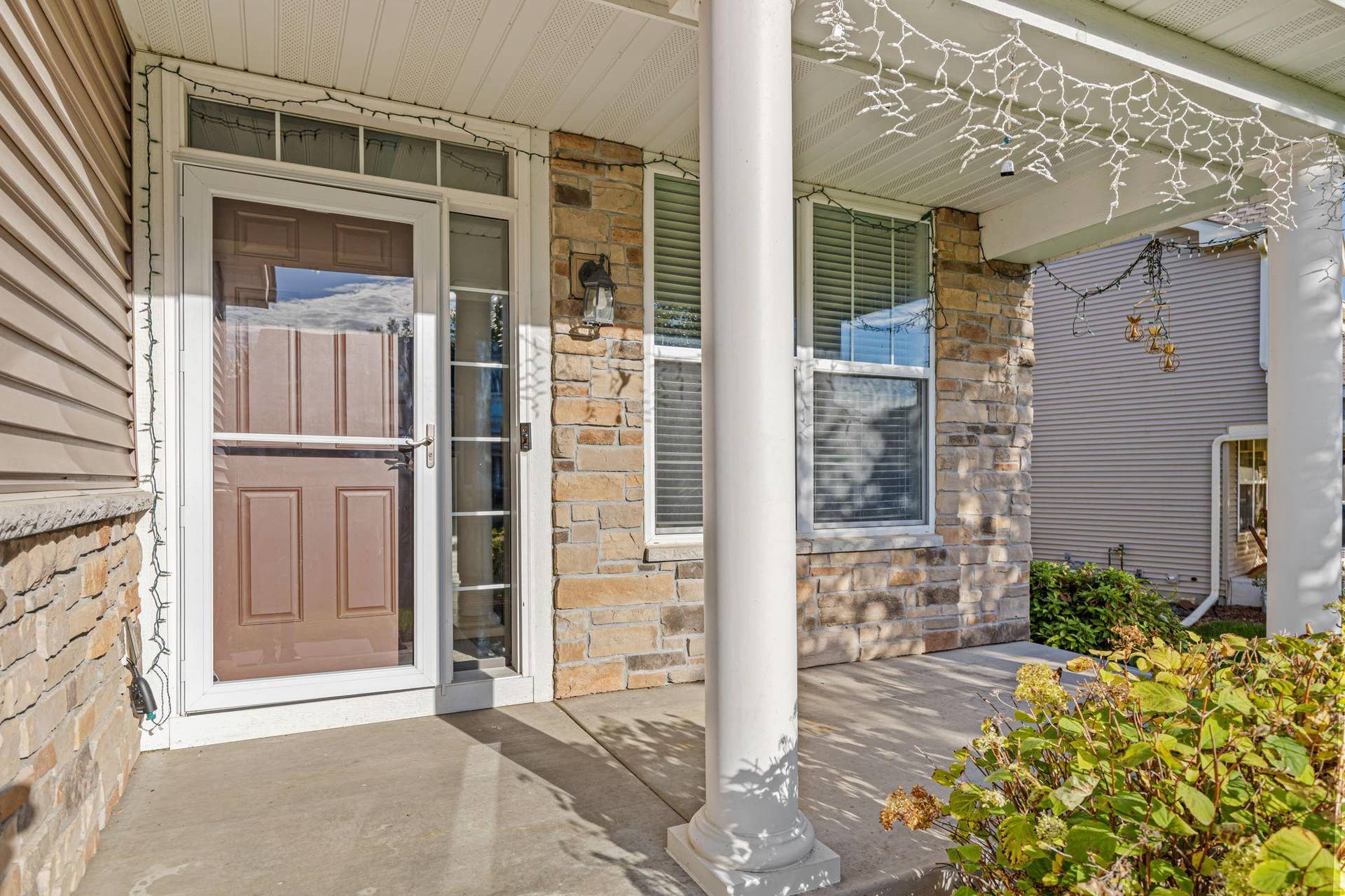 626 Eastgate Parkway, Mahtomedi, MN 55115 Perfect Front Porch