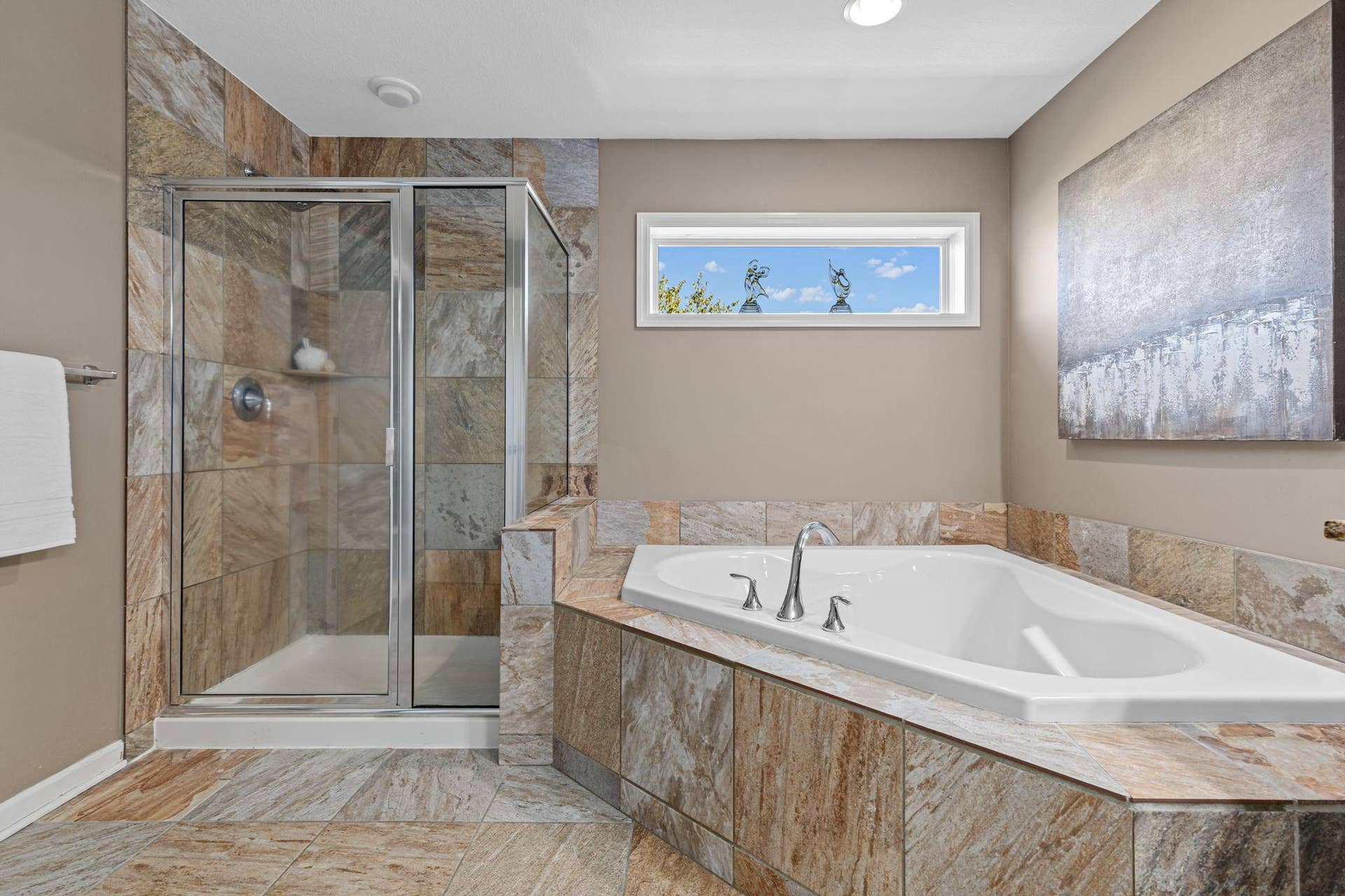 626 Eastgate Parkway, Mahtomedi, MN 55115 Gorgeous Ensuite with Separate Shower and Soaker Tub!