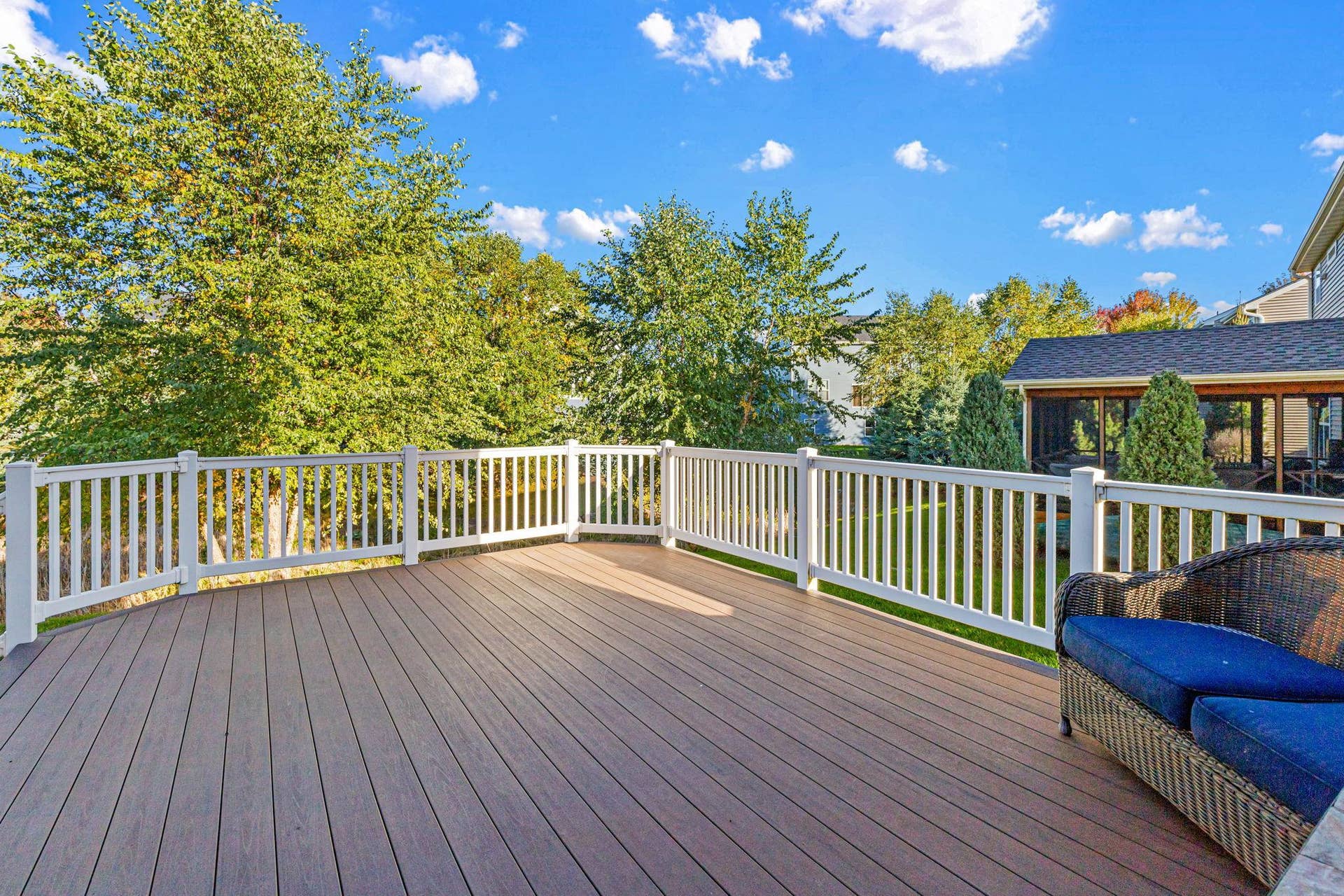 626 Eastgate Parkway, Mahtomedi, MN 55115 Back Deck is the Best Place to Enjoy a Meal!