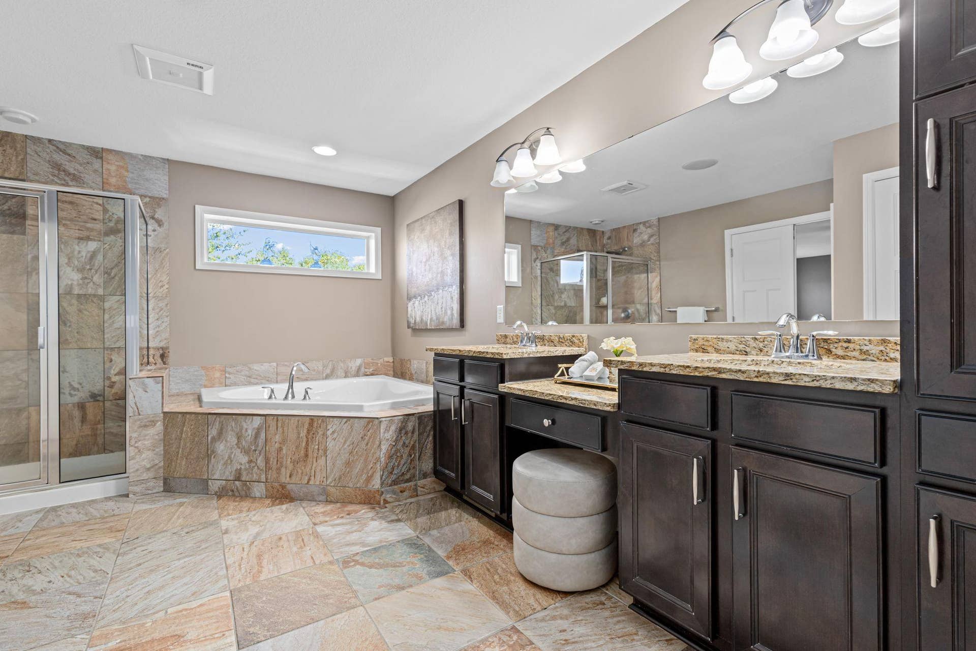 626 Eastgate Parkway, Mahtomedi, MN 55115 Dual Vanity