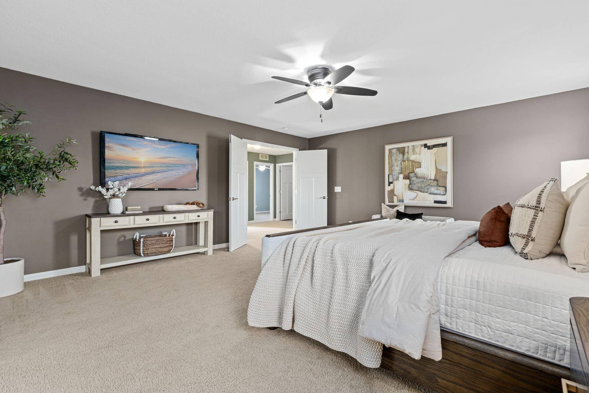 626 Eastgate Parkway, Mahtomedi, MN 55115 Upper Level Primary Suite