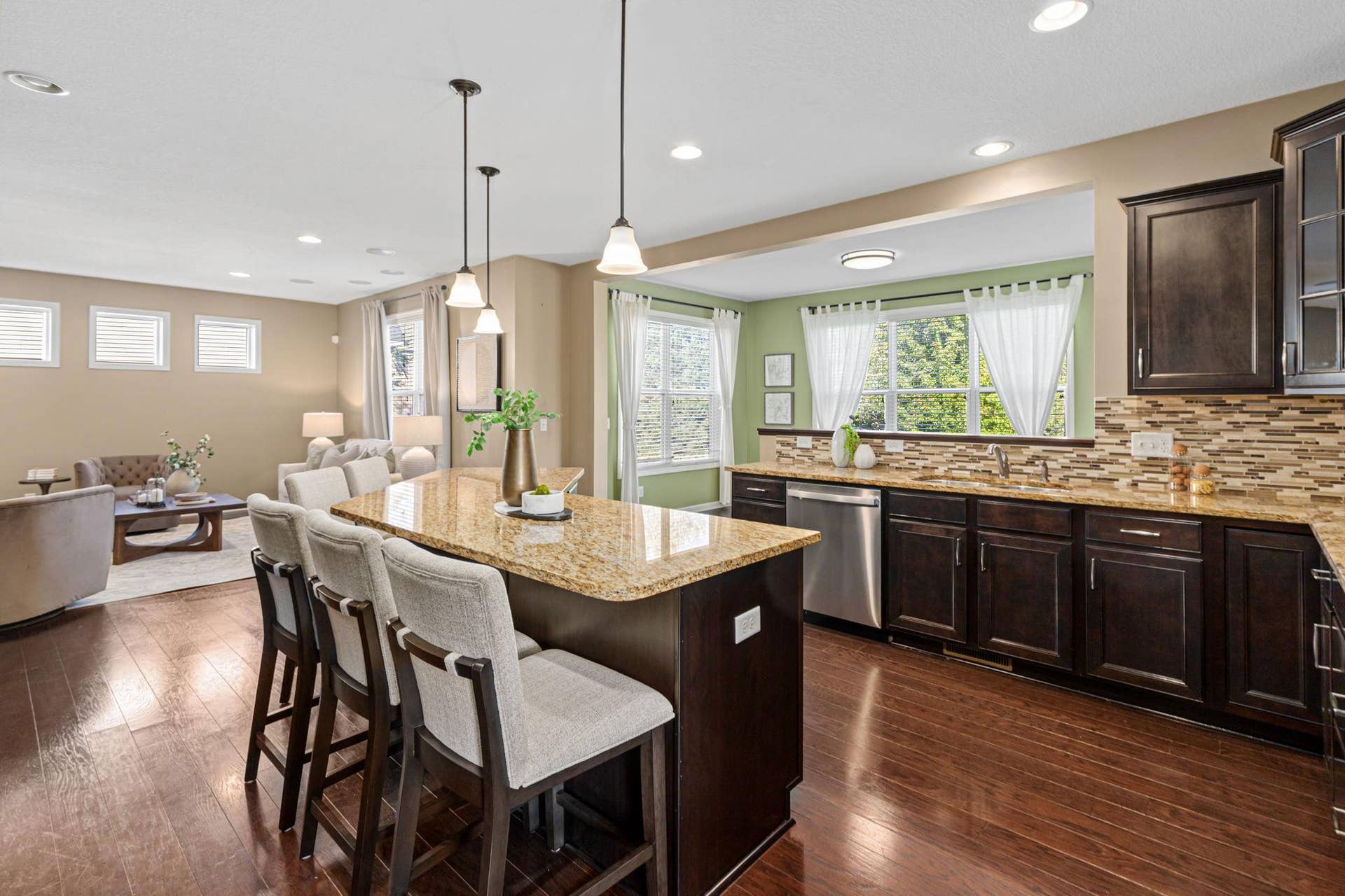 626 Eastgate Parkway, Mahtomedi, MN 55115 Gorgeous Kitchen with Additional Seating at Center Island.