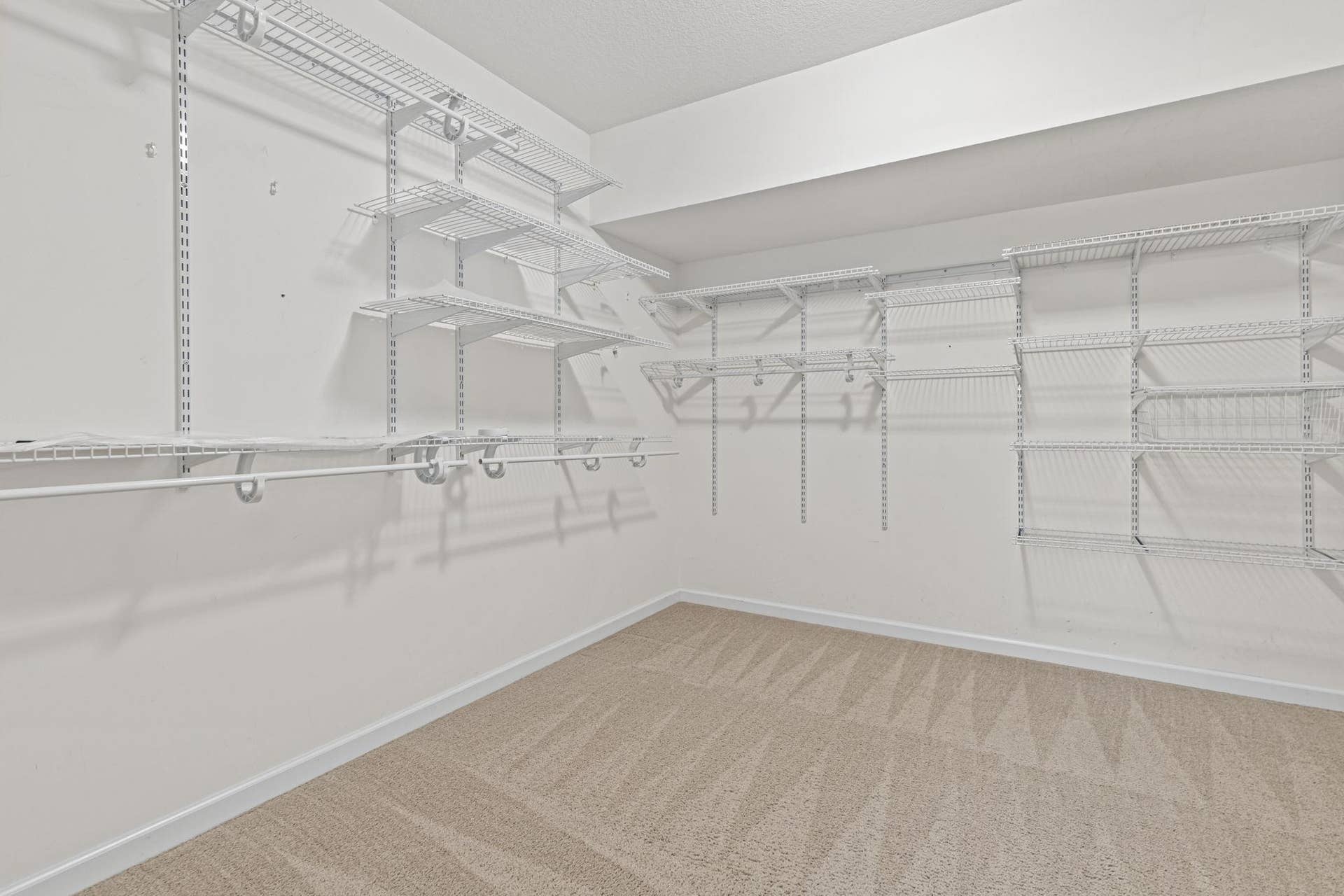 626 Eastgate Parkway, Mahtomedi, MN 55115 Ample Space in the Primary Walk-In Closet