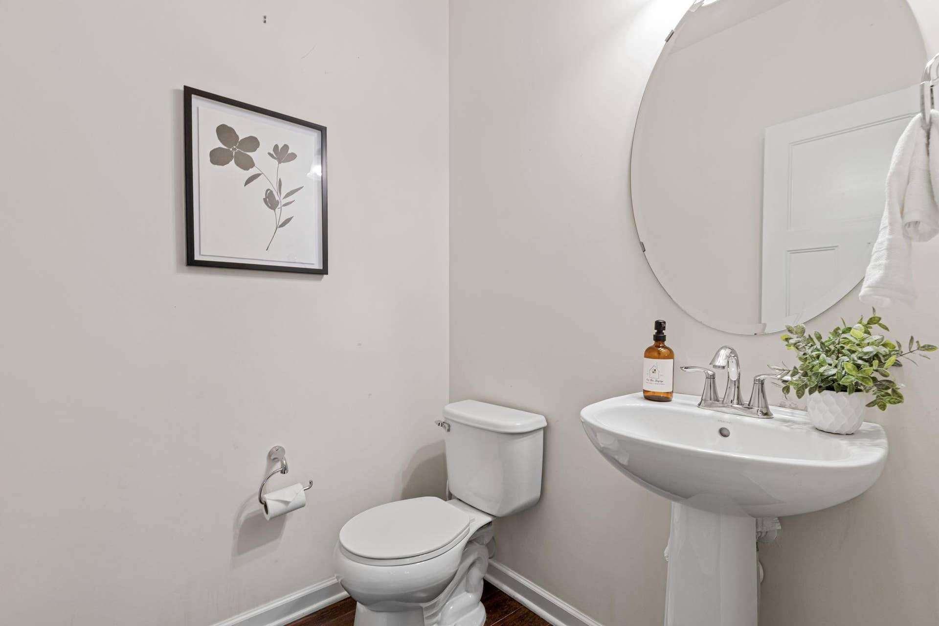 626 Eastgate Parkway, Mahtomedi, MN 55115 Main Level Half Bath