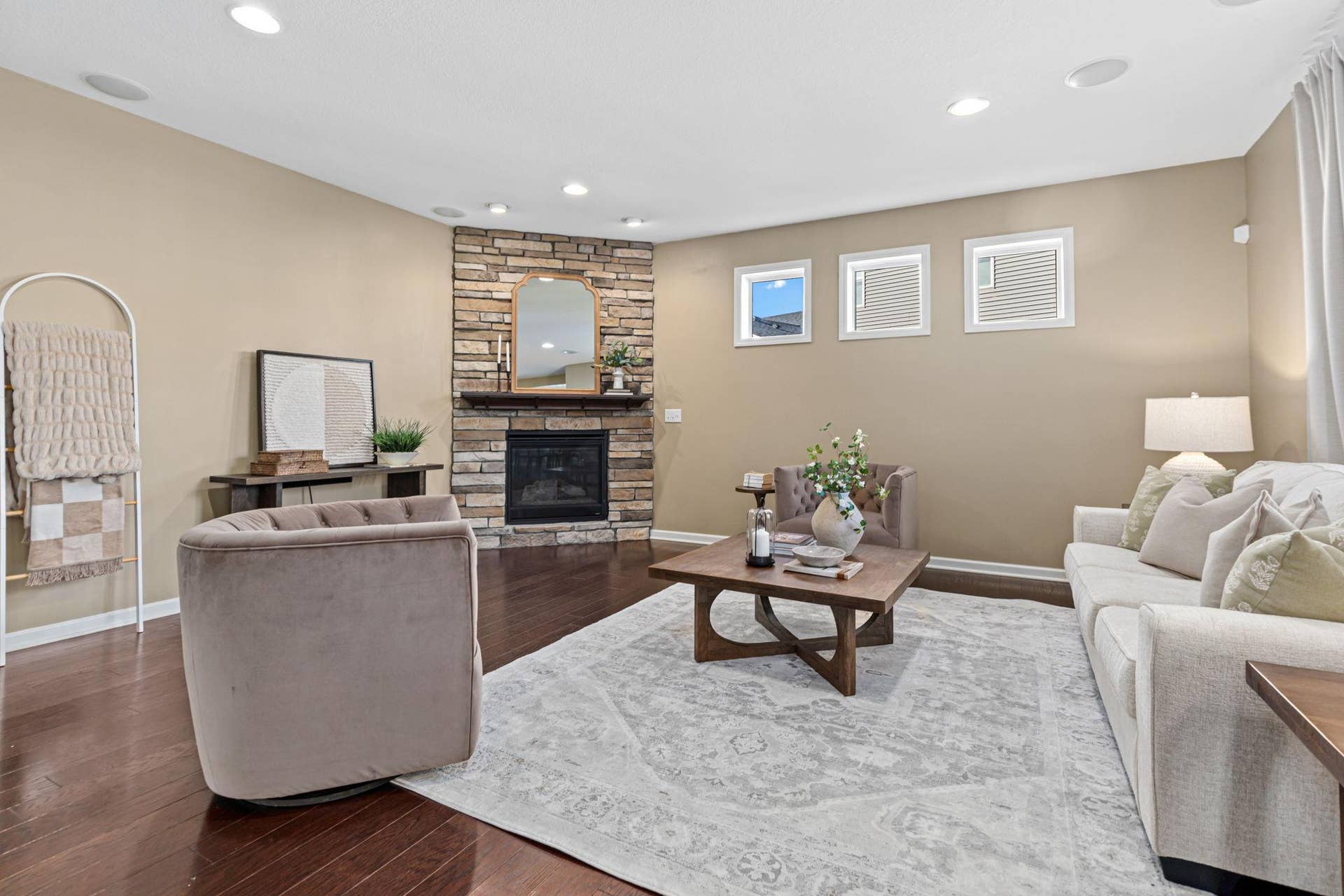 626 Eastgate Parkway, Mahtomedi, MN 55115 Inviting Living Room Open to Kitchen