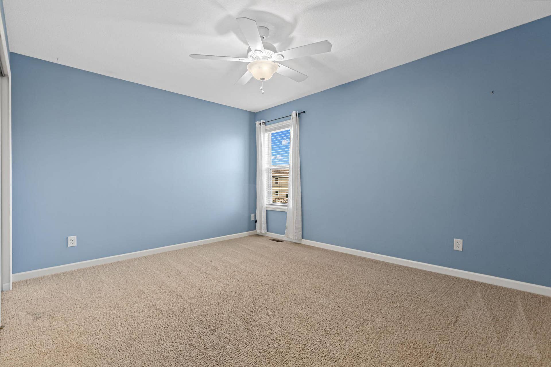 626 Eastgate Parkway, Mahtomedi, MN 55115 Upper Level Bedroom Four
