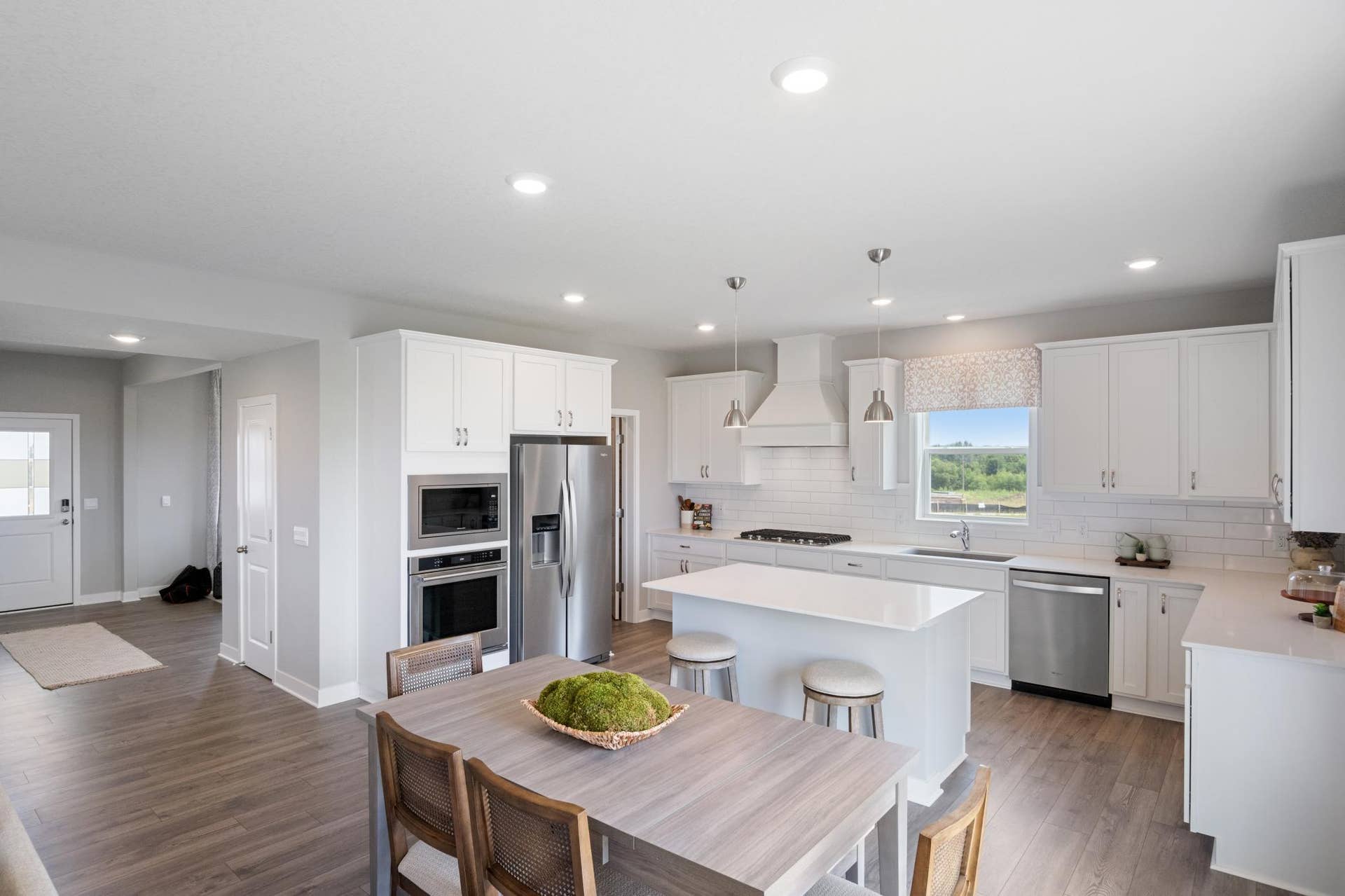 4774 Blake Court, Woodbury, MN 55129 Open main floor offers easy entertaining.