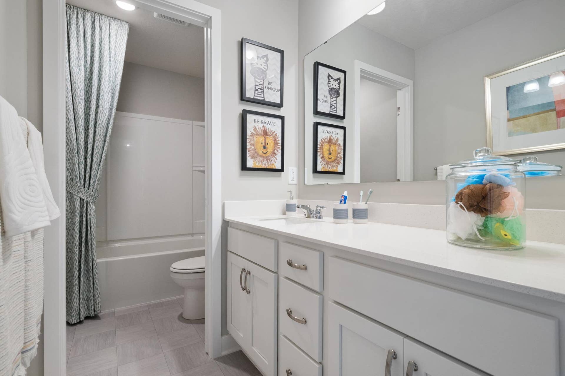 4774 Blake Court, Woodbury, MN 55129 Upper level offers a spacious hall bathroom.