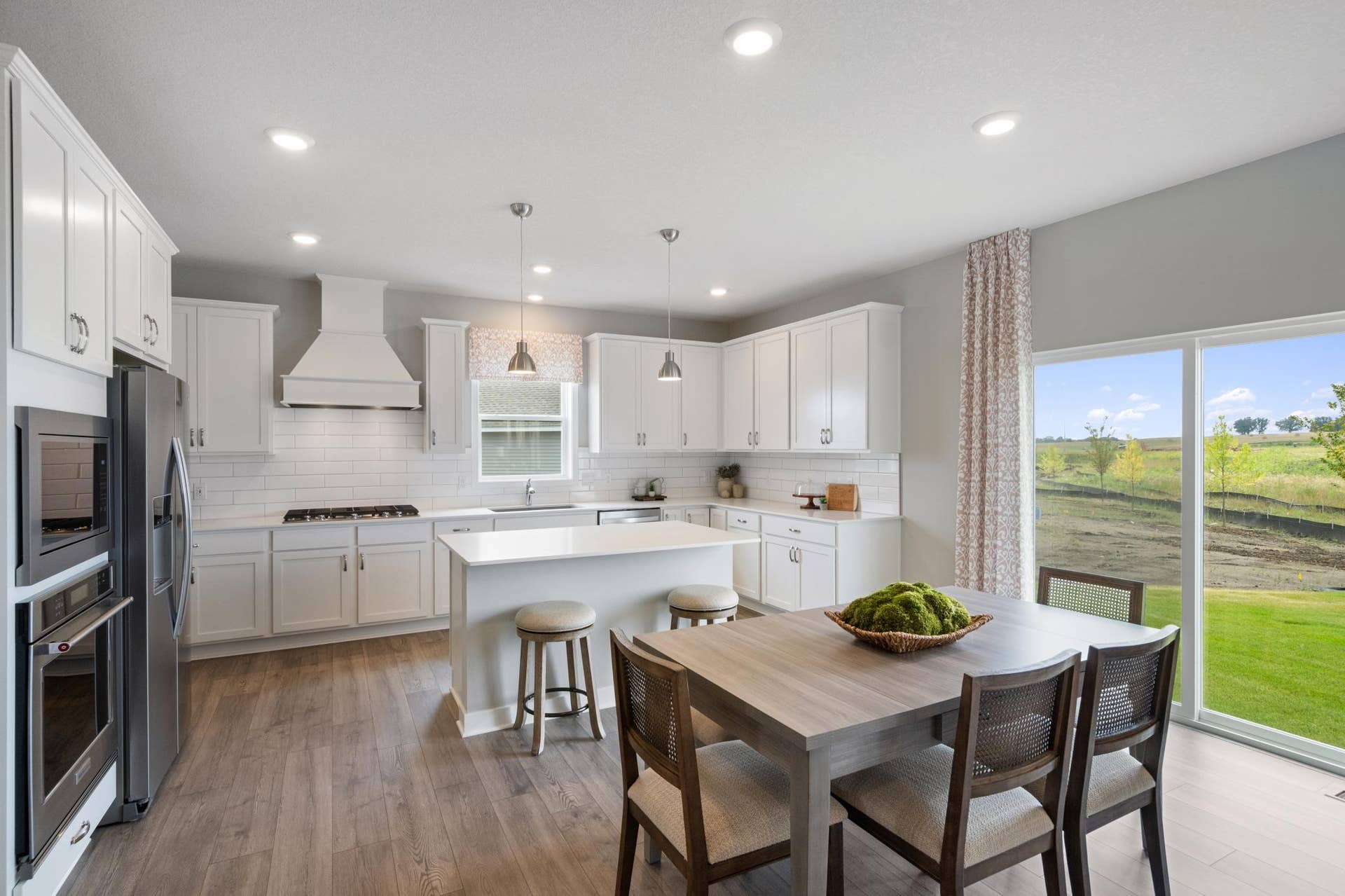 4774 Blake Court, Woodbury, MN 55129 Light and bright kitchen with lots of counter space.