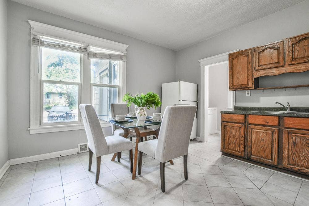 3339 Aldrich Avenue N, 52, Minneapolis, MN 55412 Spacious Ground Floor Kitchen with view of Backyard