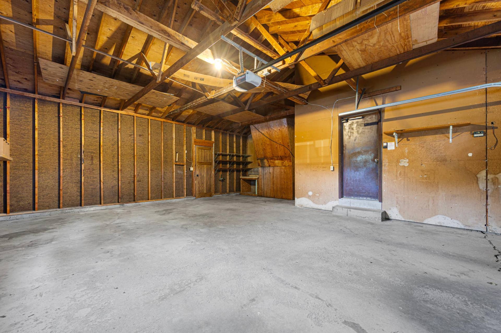 38 garage.jpg