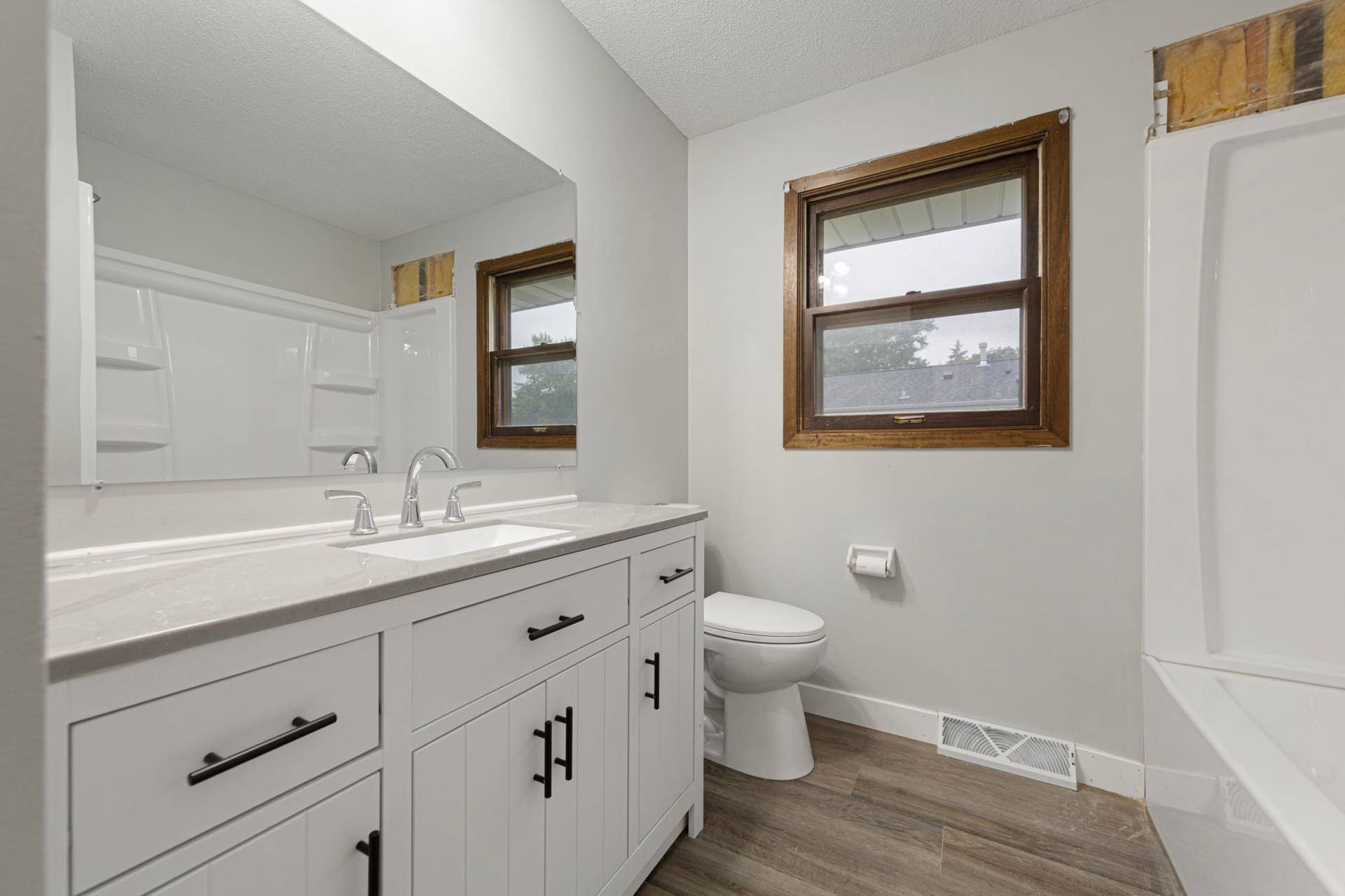 22 bathroom.jpg