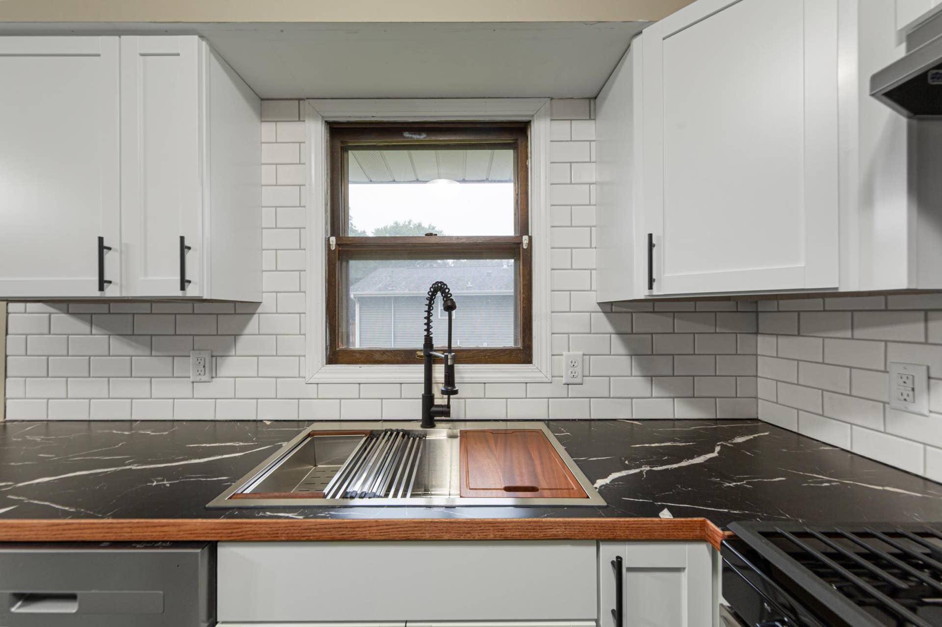18 kitchen.jpg