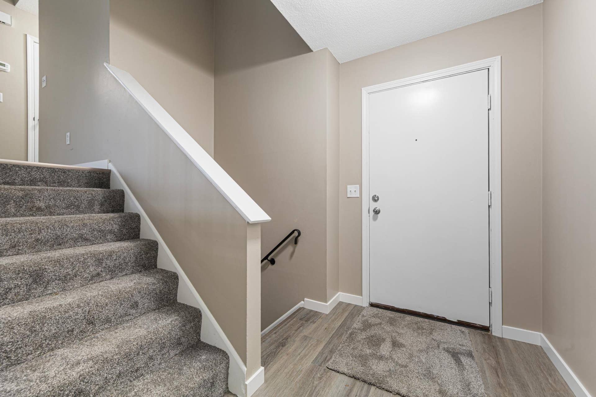 10 entry_foyer.jpg