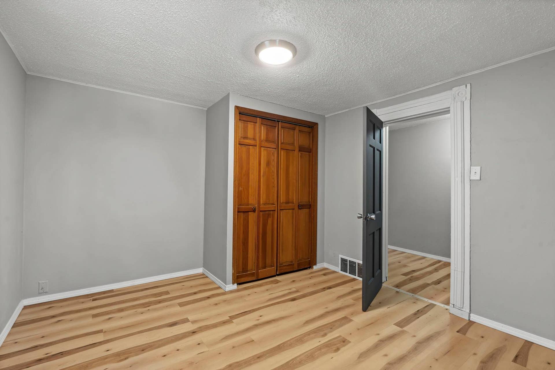 275 Western Avenue S, 103, Saint Paul, MN 55102 18-web-or-mls-275 Western Ave S-43.jpg