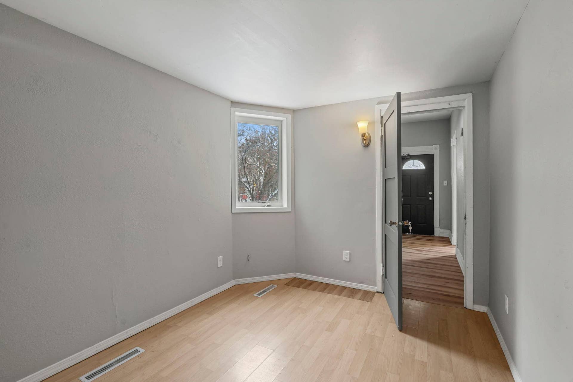 275 Western Avenue S, 103, Saint Paul, MN 55102 32-web-or-mls-275 Western Ave S-113.jpg