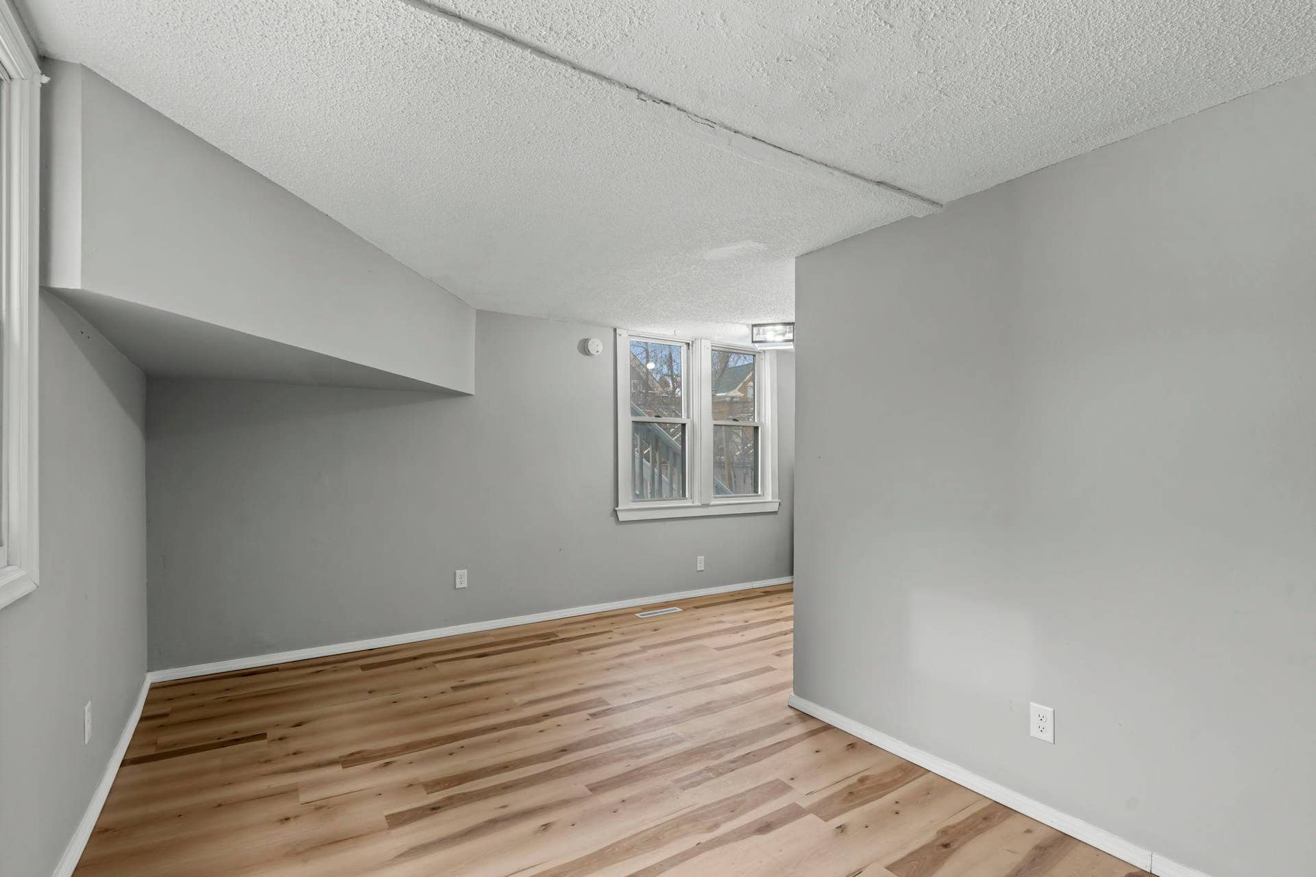 275 Western Avenue S, 103, Saint Paul, MN 55102 28-web-or-mls-275 Western Ave S-91.jpg