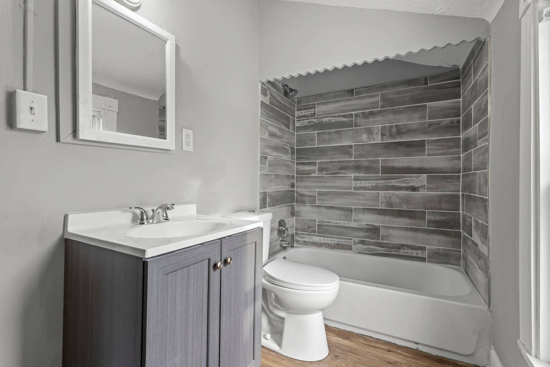 275 Western Avenue S, 103, Saint Paul, MN 55102 52-web-or-mls-275 Western Ave S-213.jpg