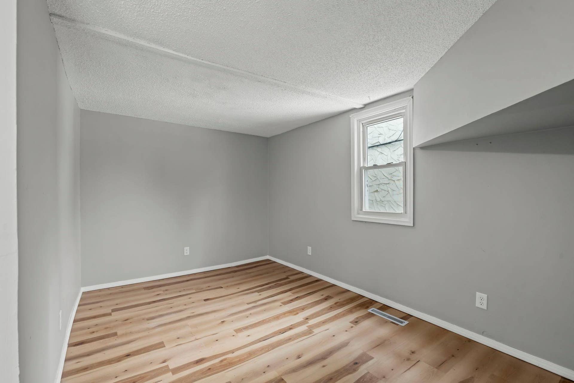 275 Western Avenue S, 103, Saint Paul, MN 55102 27-web-or-mls-275 Western Ave S-88.jpg