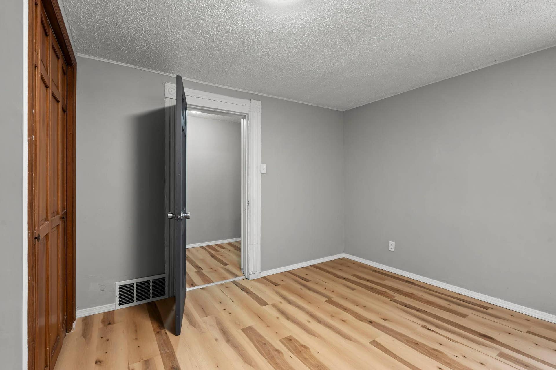 275 Western Avenue S, 103, Saint Paul, MN 55102 19-web-or-mls-275 Western Ave S-48.jpg