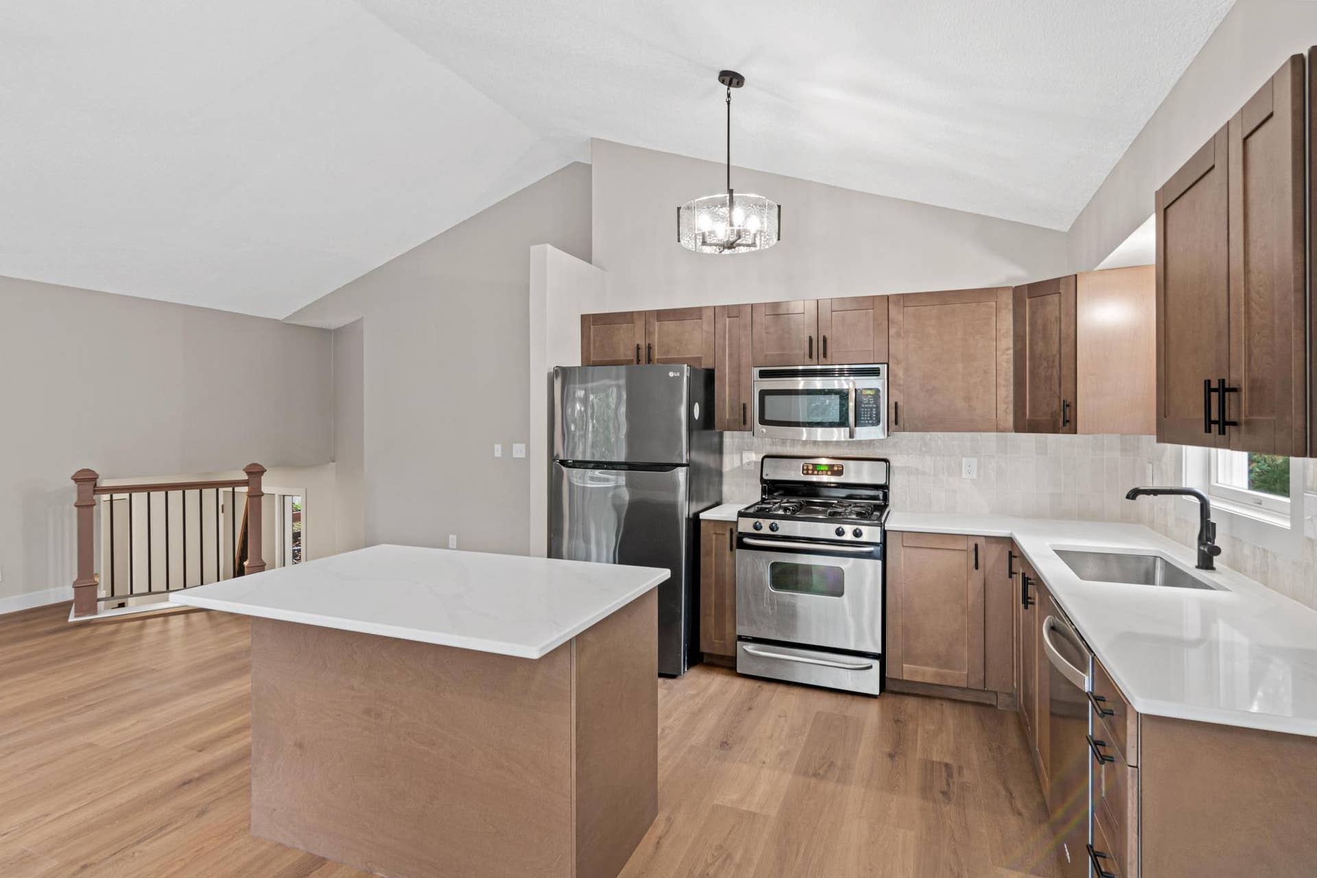 2365 Hillwood Drive E, Maplewood, MN 55119 2365 Hillwood Dr-8.jpg