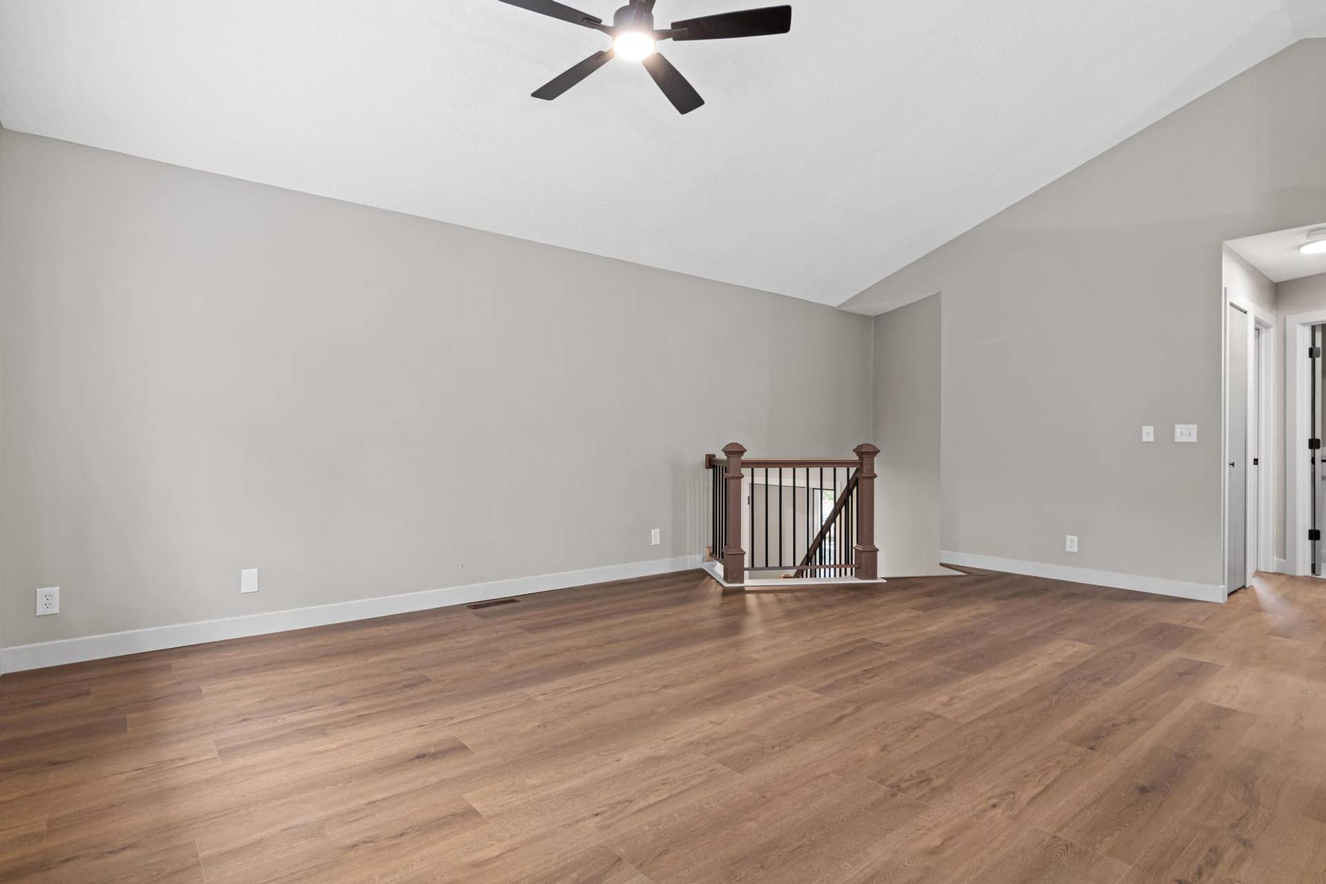 2365 Hillwood Drive E, Maplewood, MN 55119 2365 Hillwood Dr-5.jpg