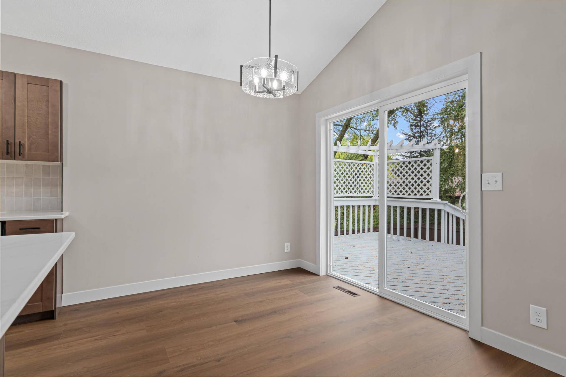 2365 Hillwood Drive E, Maplewood, MN 55119 2365 Hillwood Dr-6.jpg