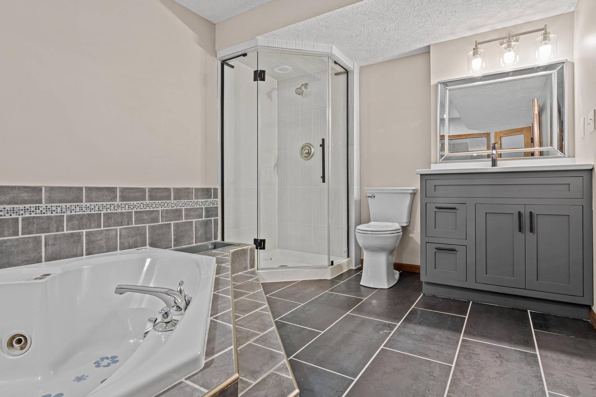 2365 Hillwood Drive E, Maplewood, MN 55119 2365 Hillwood Dr-21.jpg