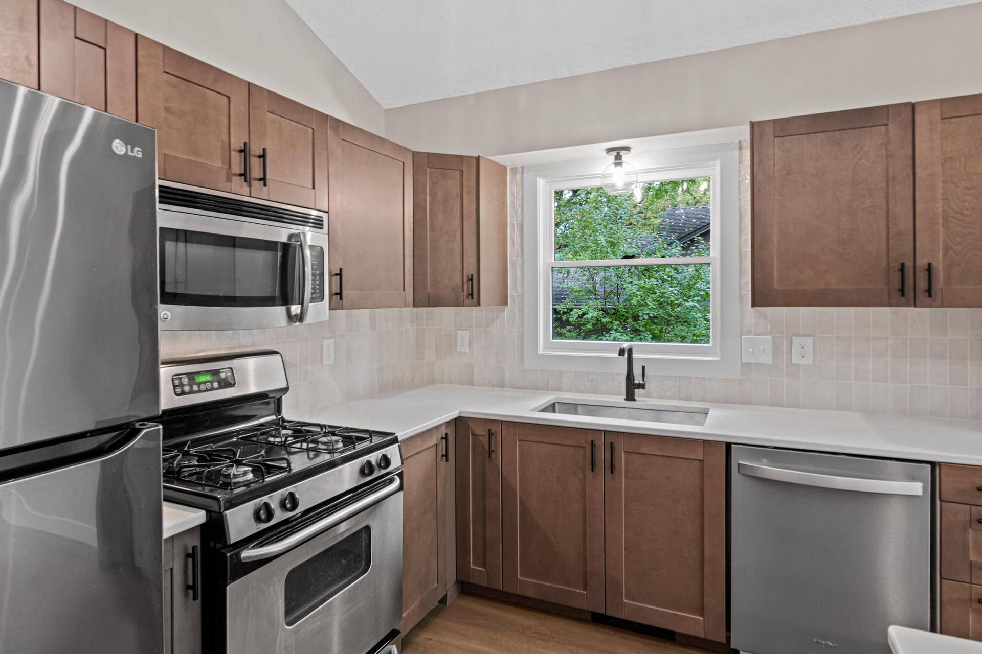 2365 Hillwood Drive E, Maplewood, MN 55119 2365 Hillwood Dr-10.jpg