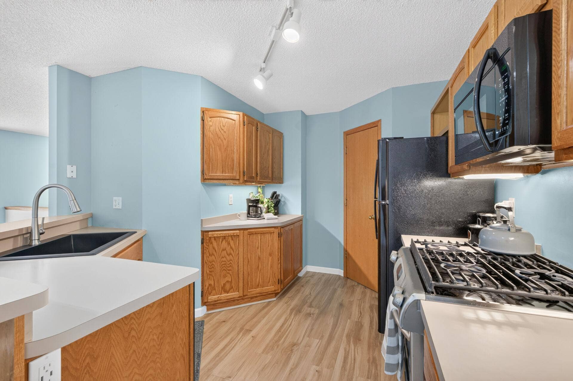 4913 Grenwich Avenue N, Oakdale, MN 55128 Kitchen facing pantry