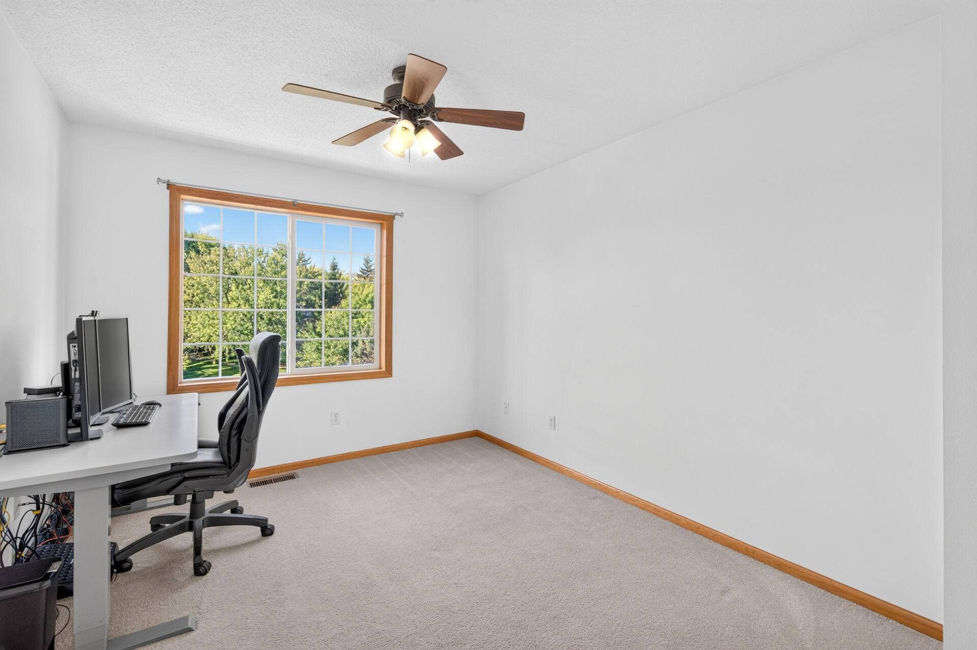 4913 Grenwich Avenue N, Oakdale, MN 55128 Second Bedroom