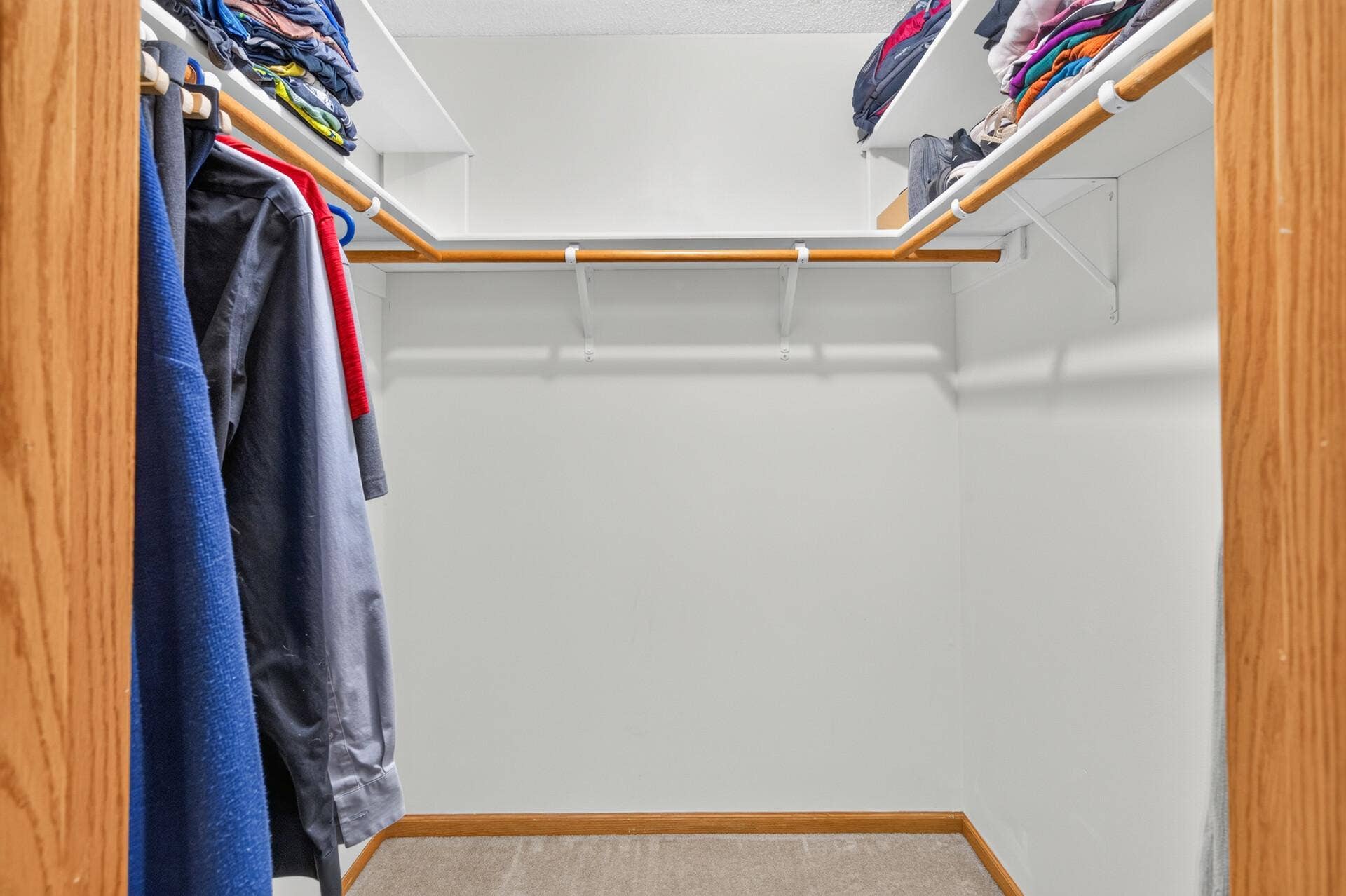 4913 Grenwich Avenue N, Oakdale, MN 55128 Primary Walk-In Closet