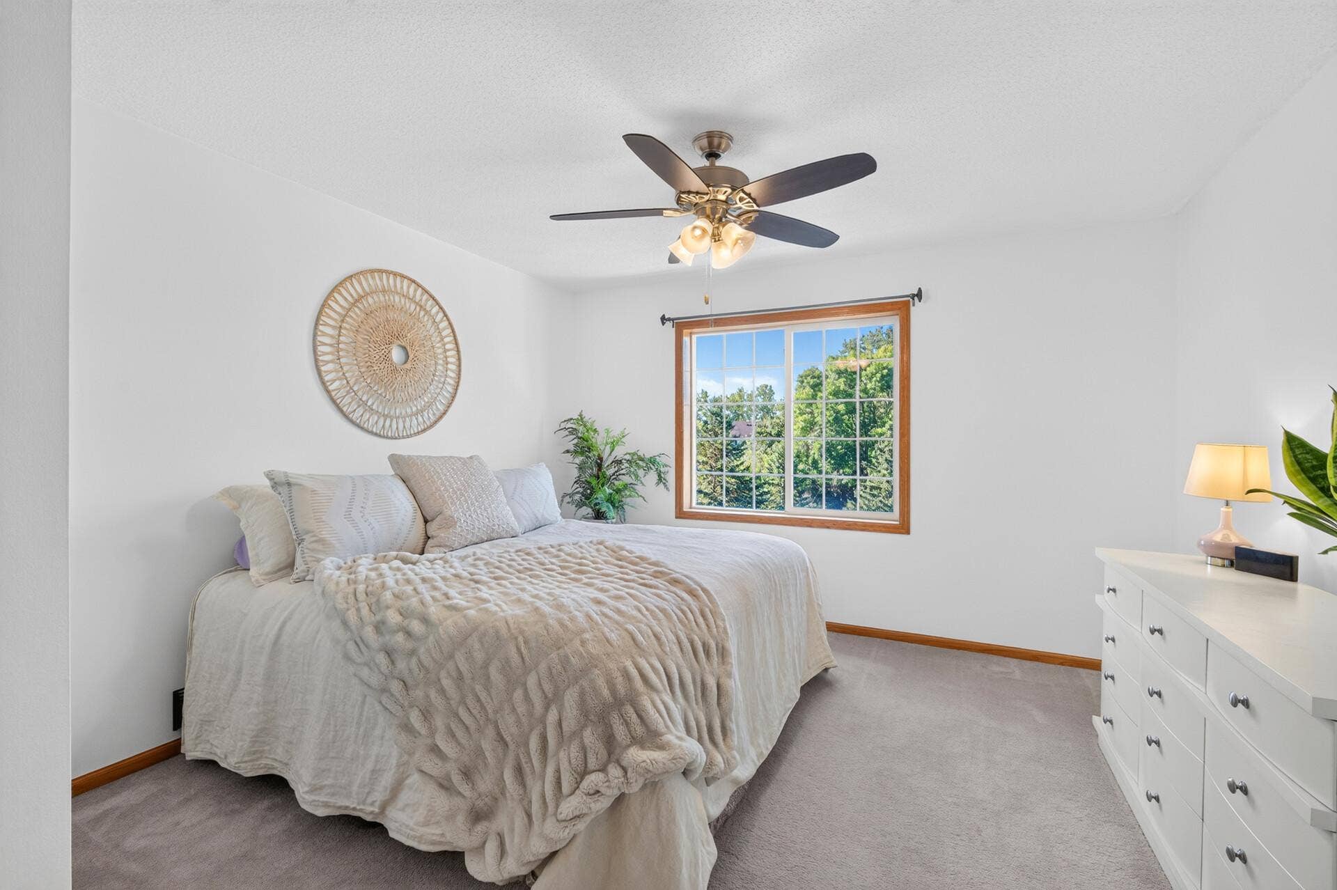4913 Grenwich Avenue N, Oakdale, MN 55128 Primary Bedroom