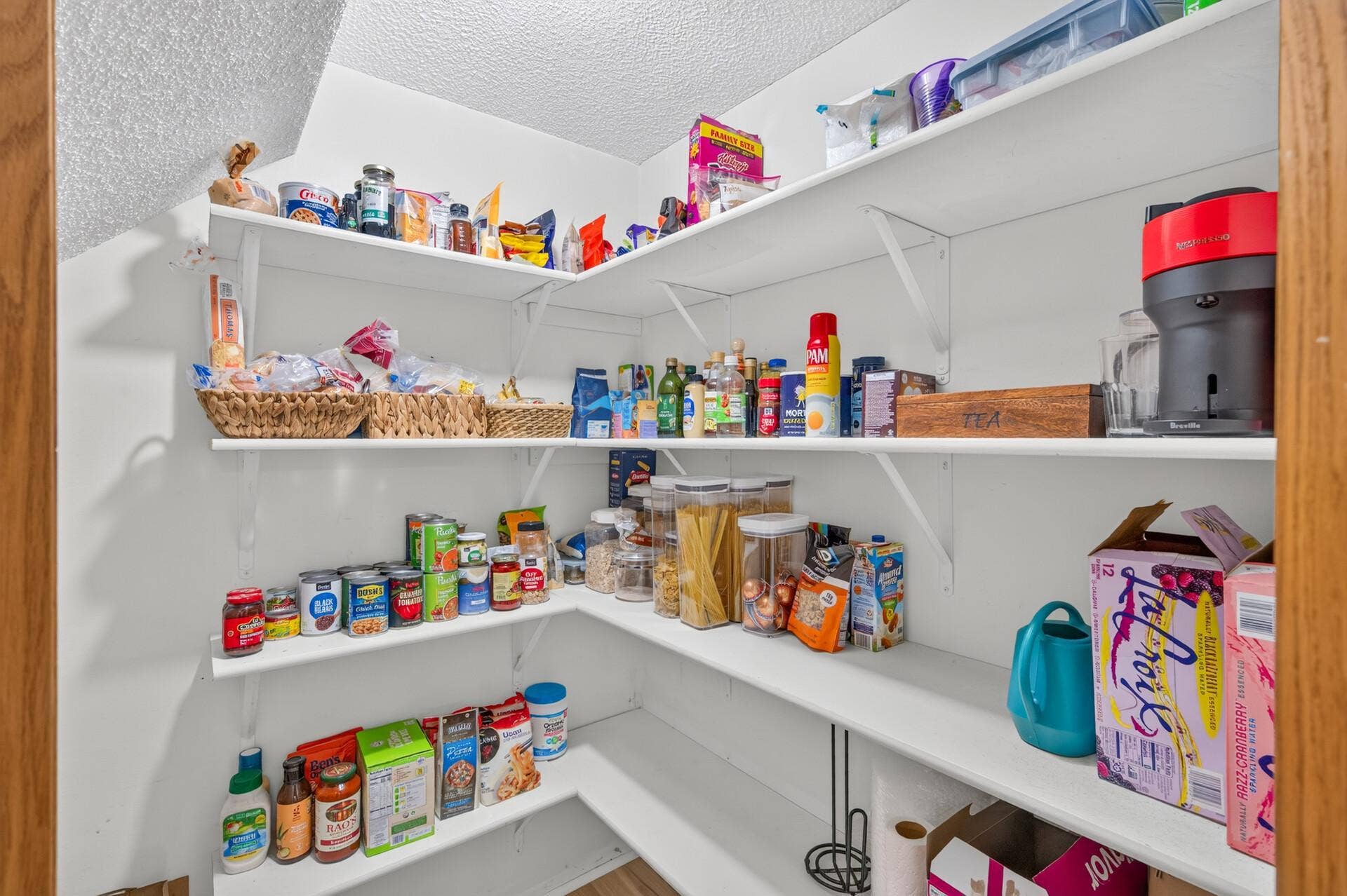 4913 Grenwich Avenue N, Oakdale, MN 55128 Kitchen Pantry