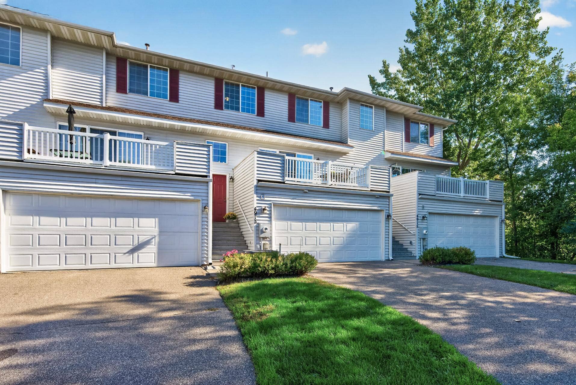 4913 Grenwich Avenue N, Oakdale, MN 55128 Townhome Exterior