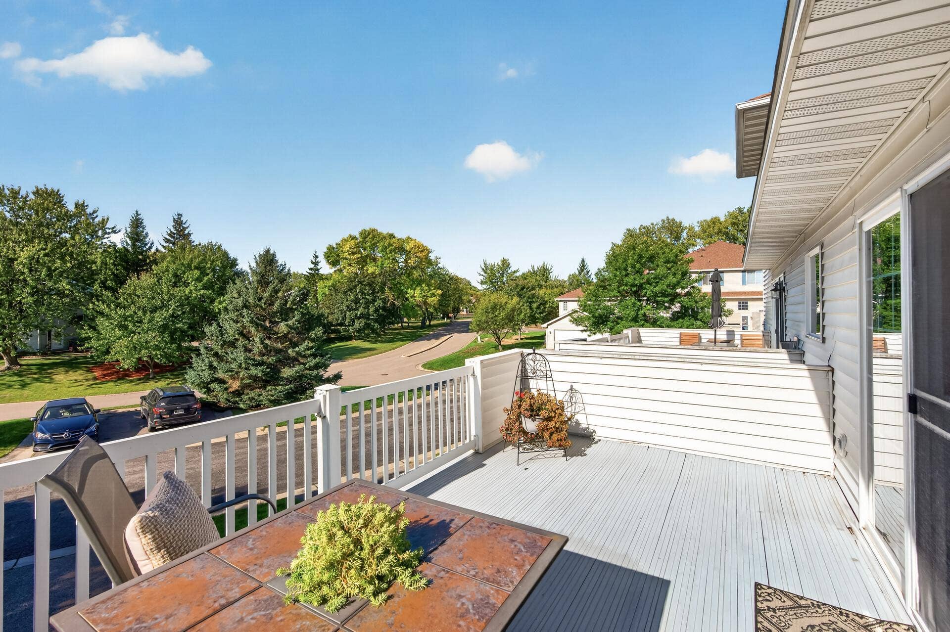 4913 Grenwich Avenue N, Oakdale, MN 55128 Deck vVew