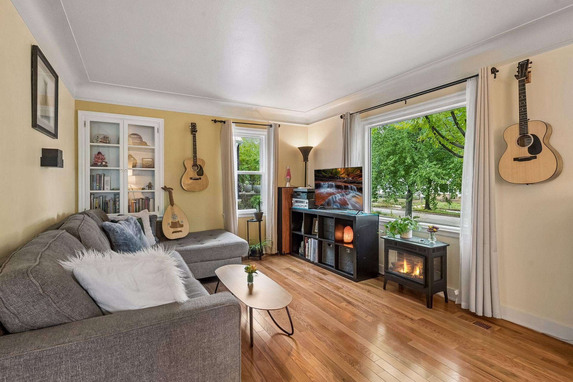 5625 42nd Avenue S, 56, Minneapolis, MN 55417 Check out the size of that picture window.