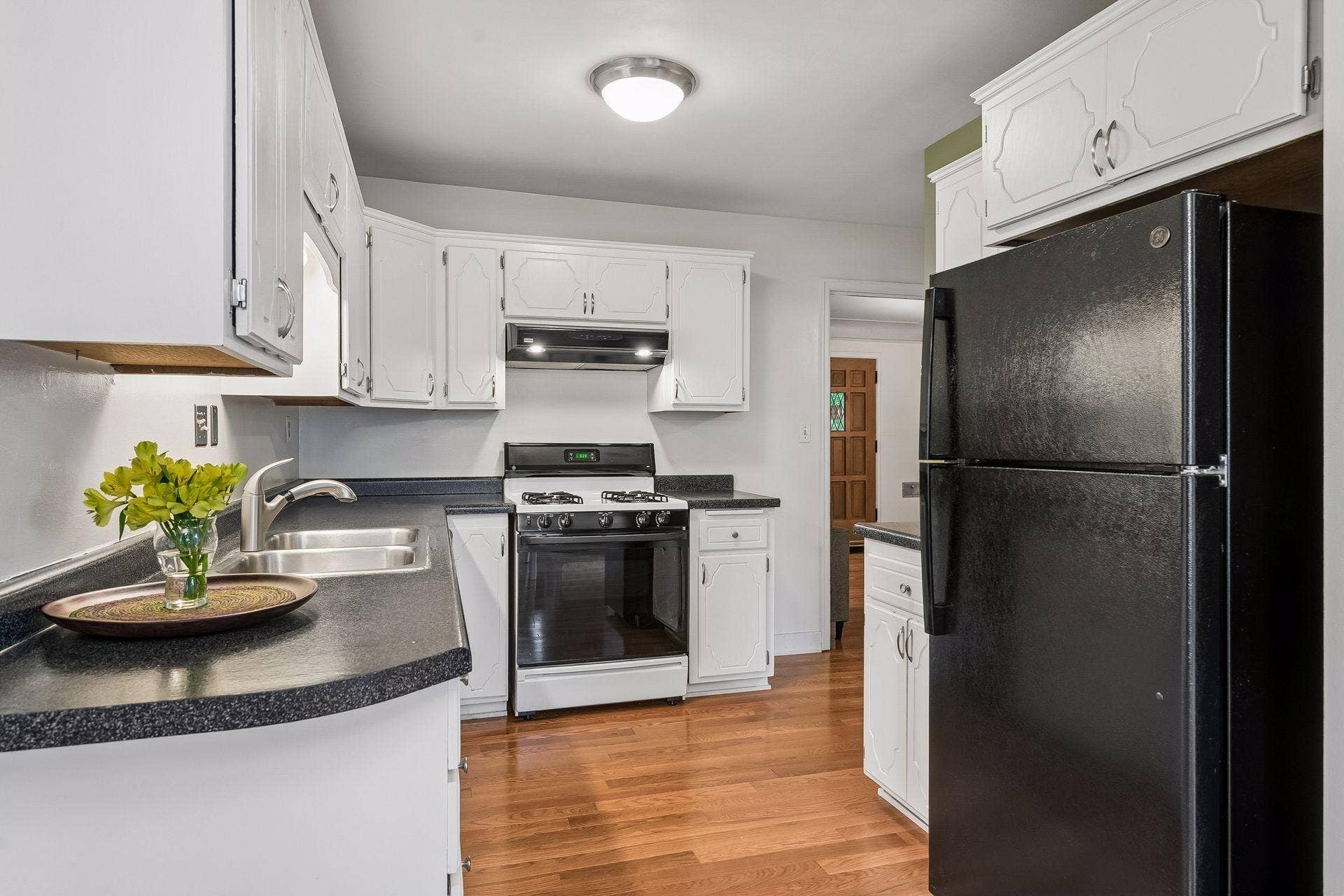 5625 42nd Avenue S, 56, Minneapolis, MN 55417 Tons of counter space.