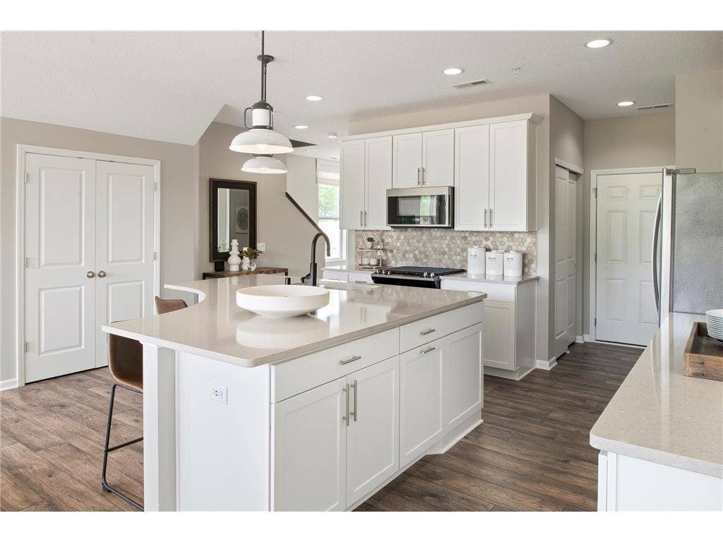 4838 Airlake Drive, Woodbury, MN 55129 4838 Airlake Drive, Woodbury, MN 55129