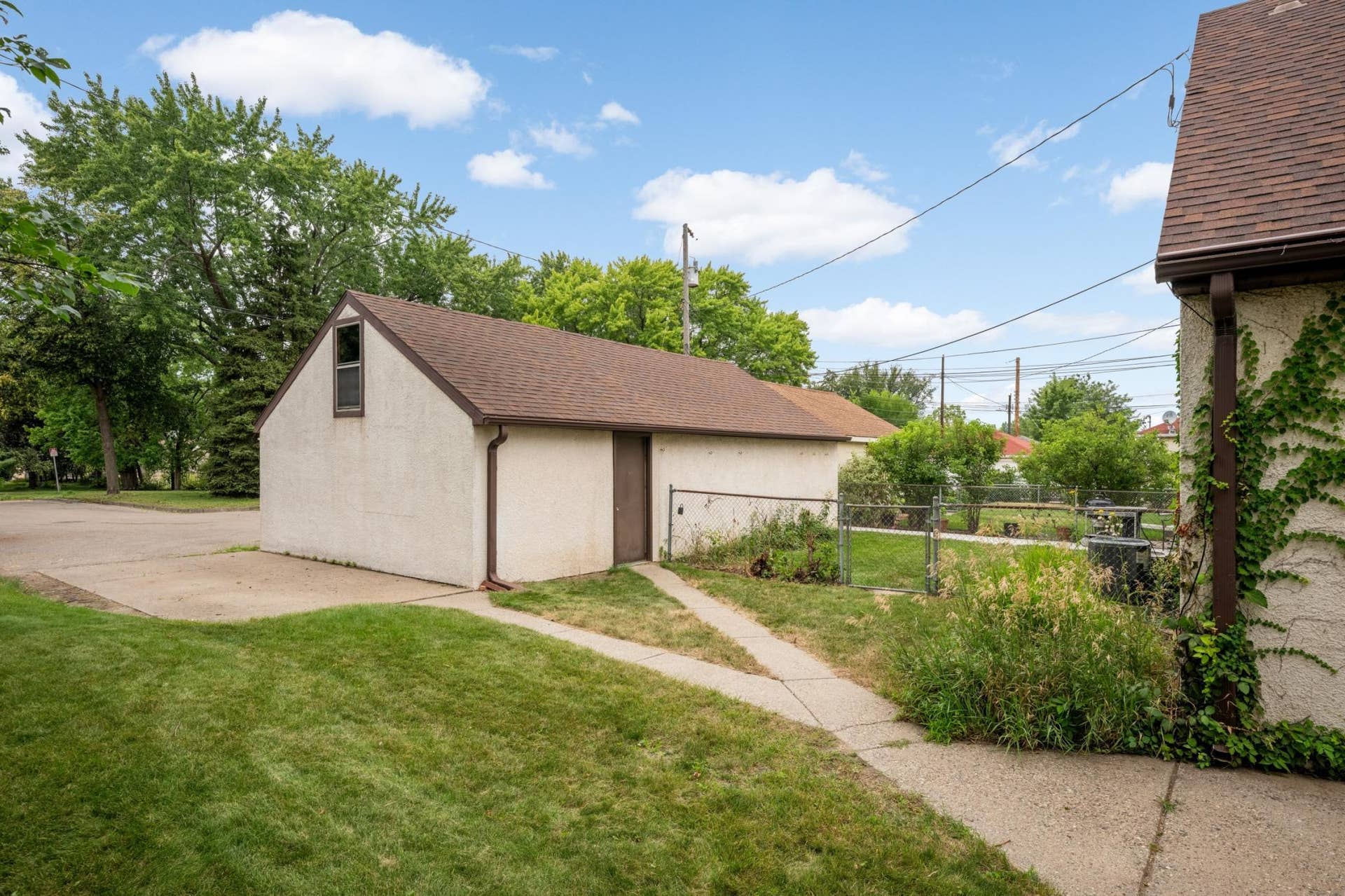 5636 Cedar Avenue S, 17, Minneapolis, MN 55417 Off-street parking spot and garages
