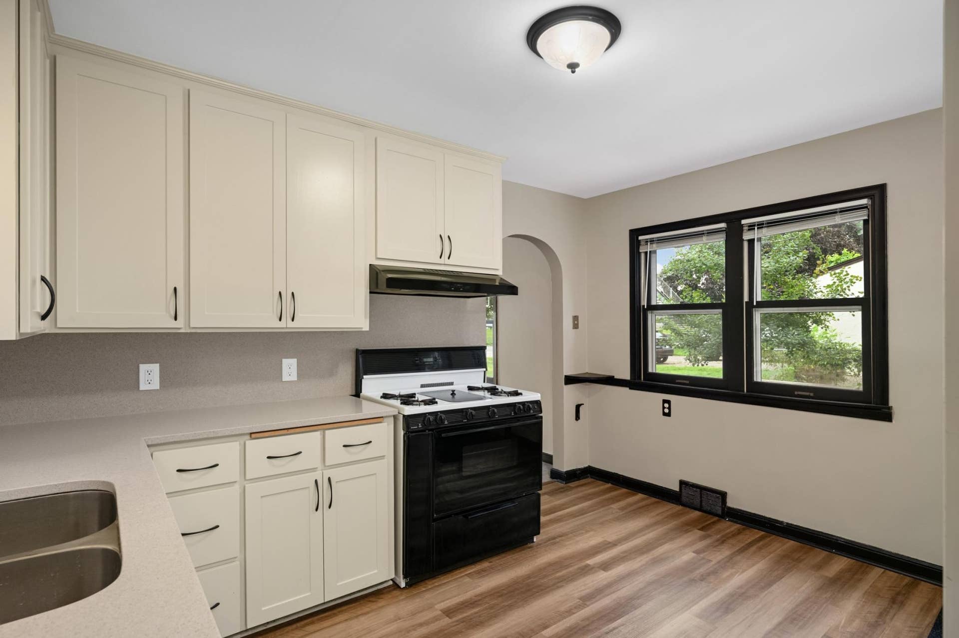 5636 Cedar Avenue S, 17, Minneapolis, MN 55417 5638 kitchen