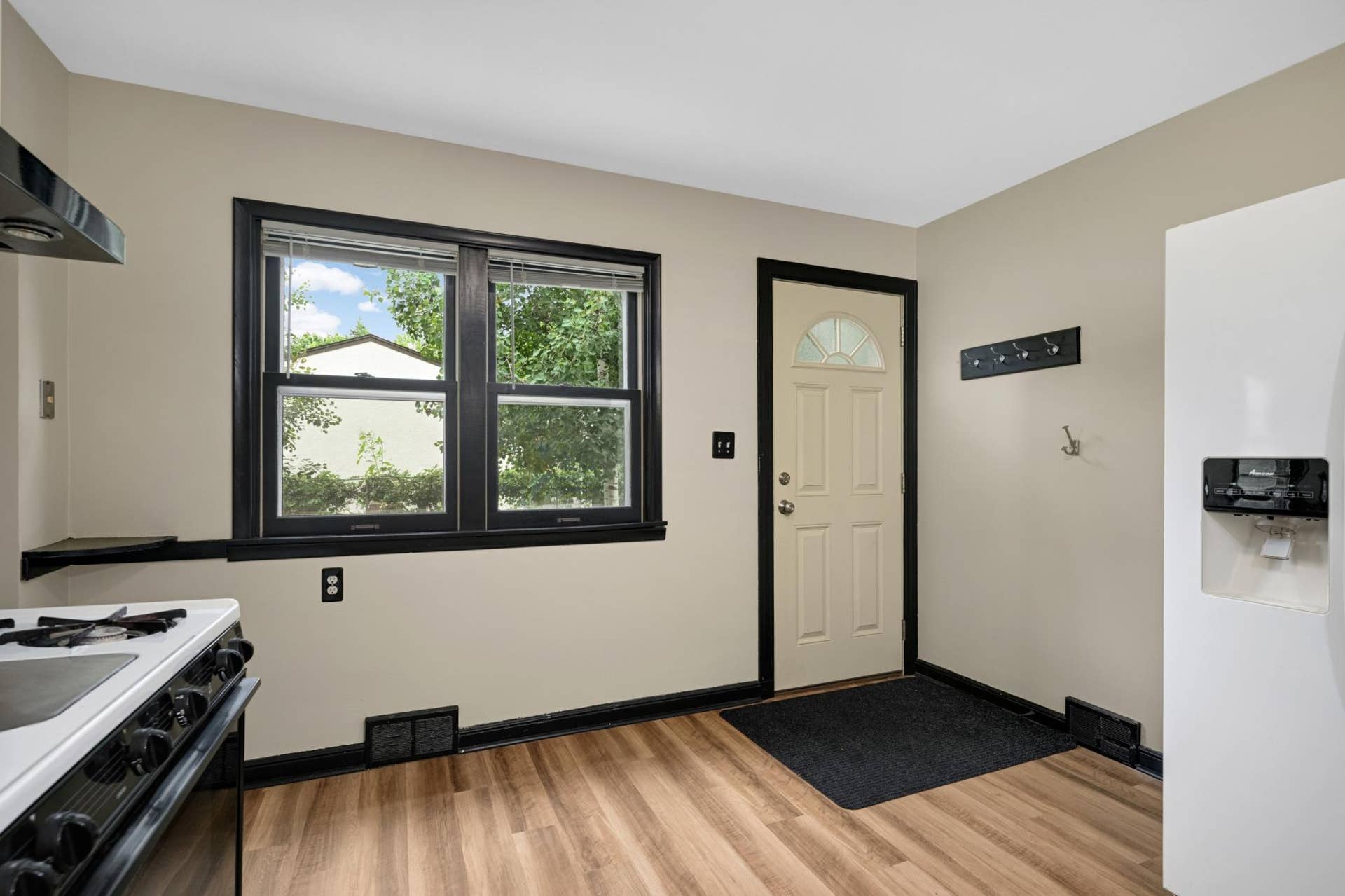 5636 Cedar Avenue S, 17, Minneapolis, MN 55417 5638 kitchen