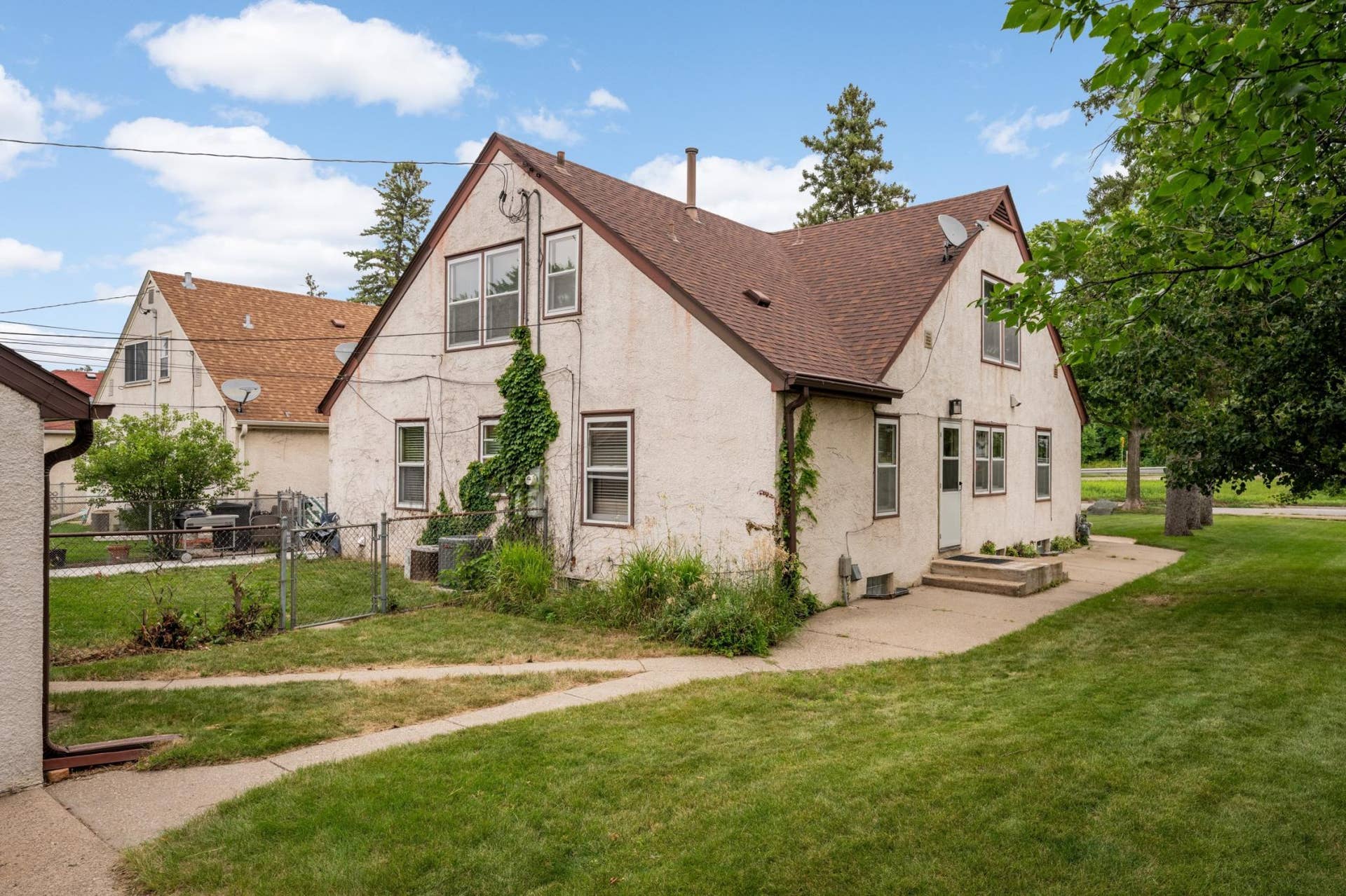 5636 Cedar Avenue S, 17, Minneapolis, MN 55417 5638 backyard
